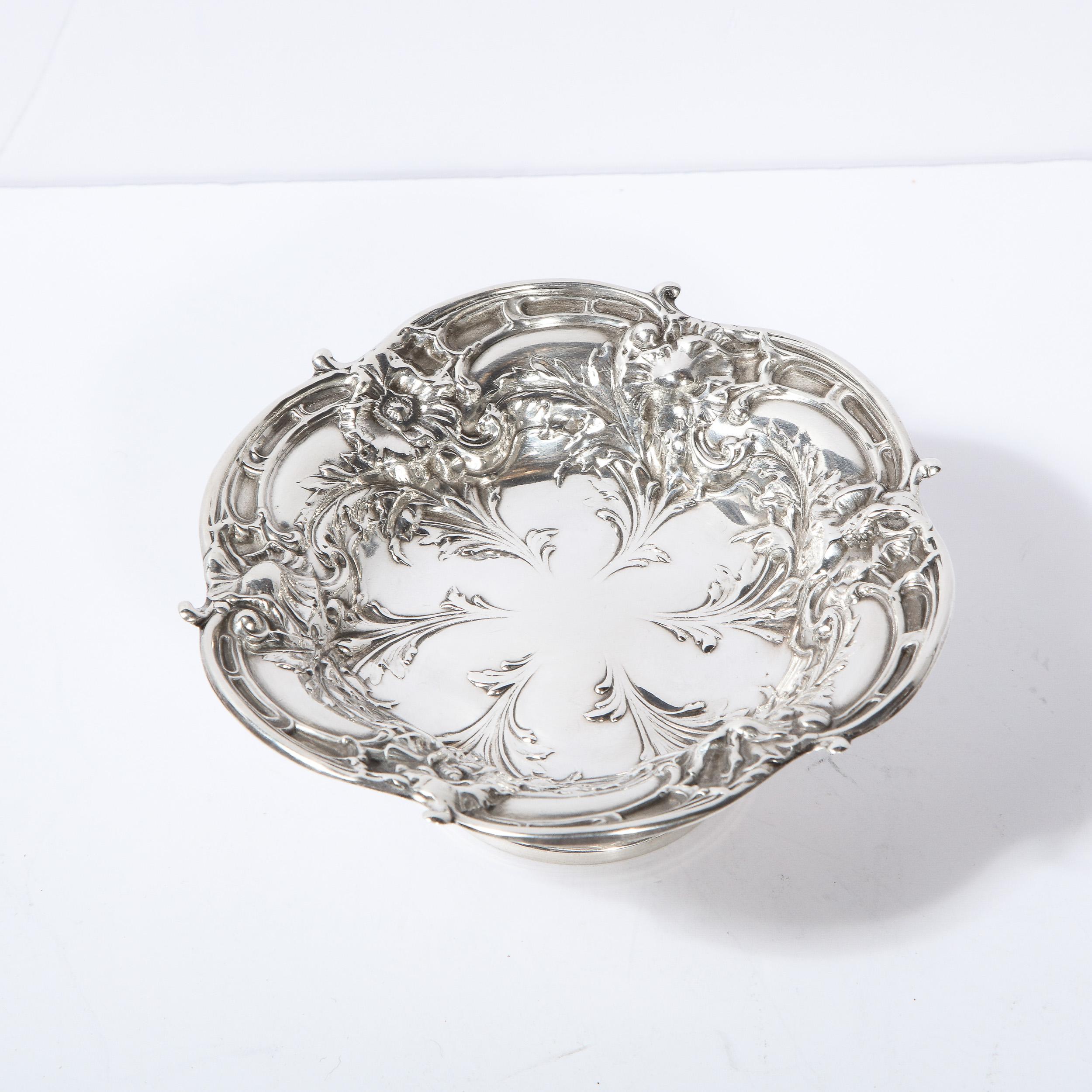 20th Century Neoclassical Style Sterling Silver Tazza with Foliate Motifs by Reed and Barton For Sale