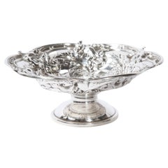 Neoklassizistische Tazza aus Sterlingsilber mit Blattmotiven von Reed und Barton