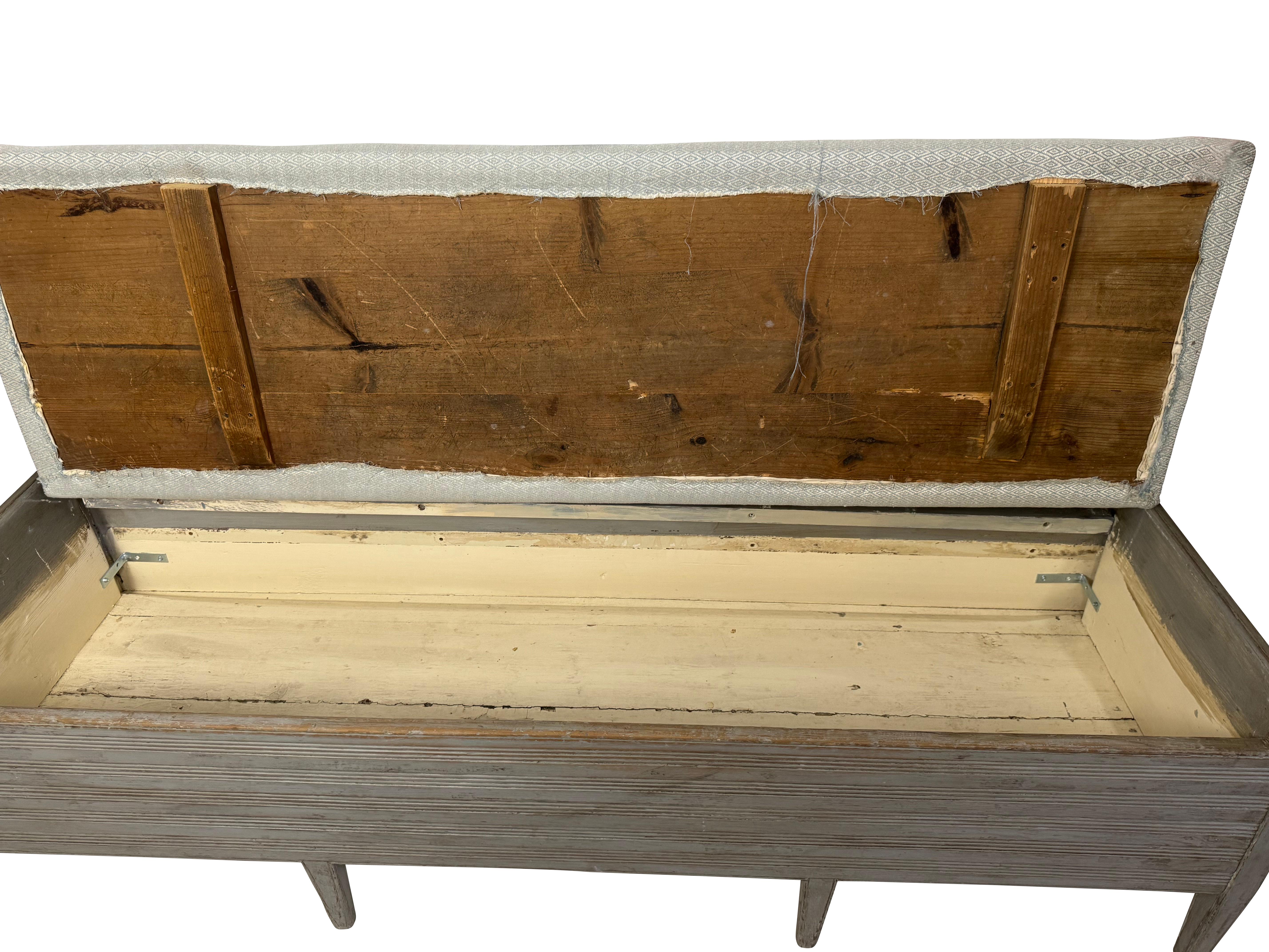 Neoclassical Style Swedish Grey Gustavian Storage Sofa Hand Carved For Sale 3