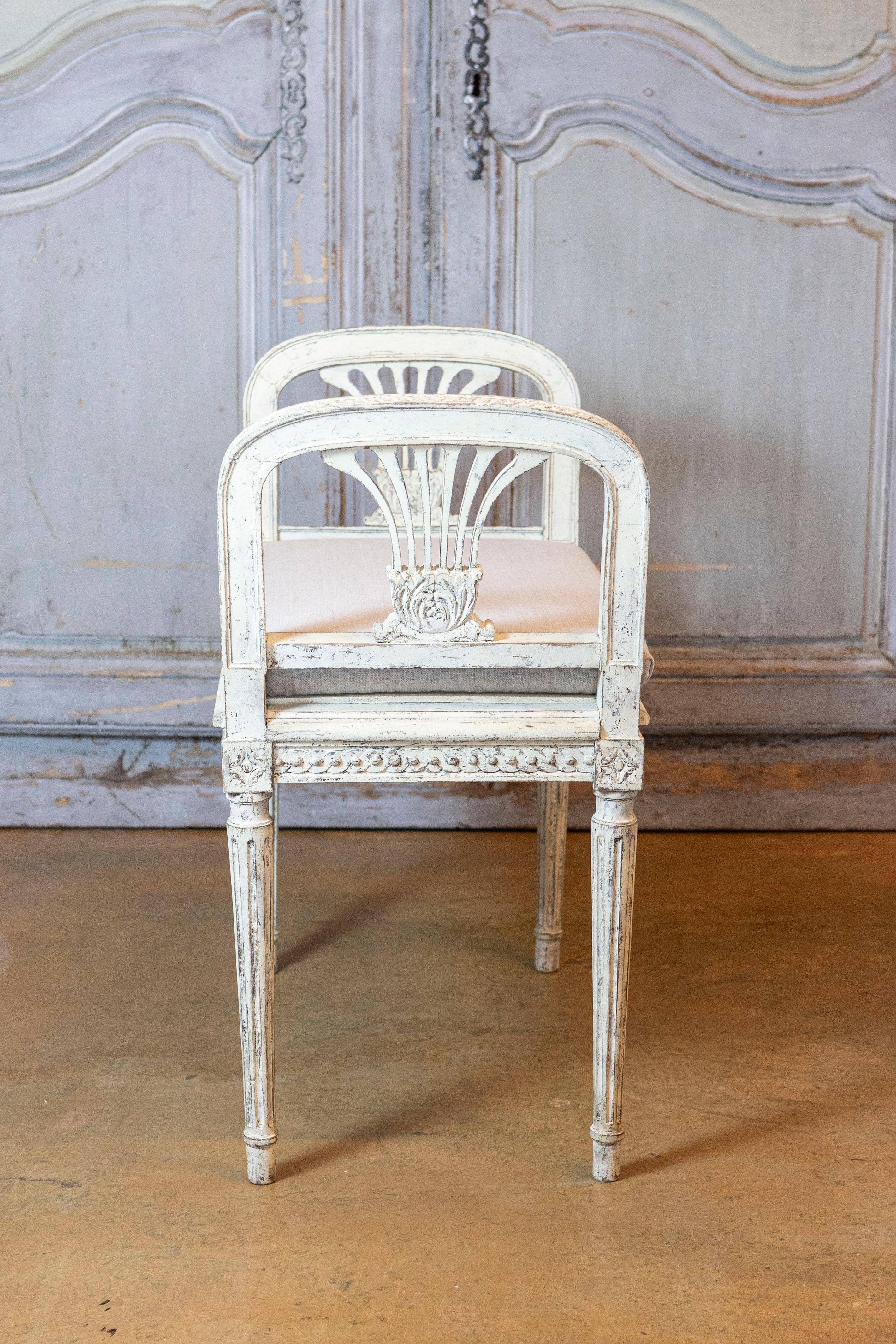 20th Century Neoclassical Style Swedish Small Painted Bench with Carved Guilloche Décor For Sale