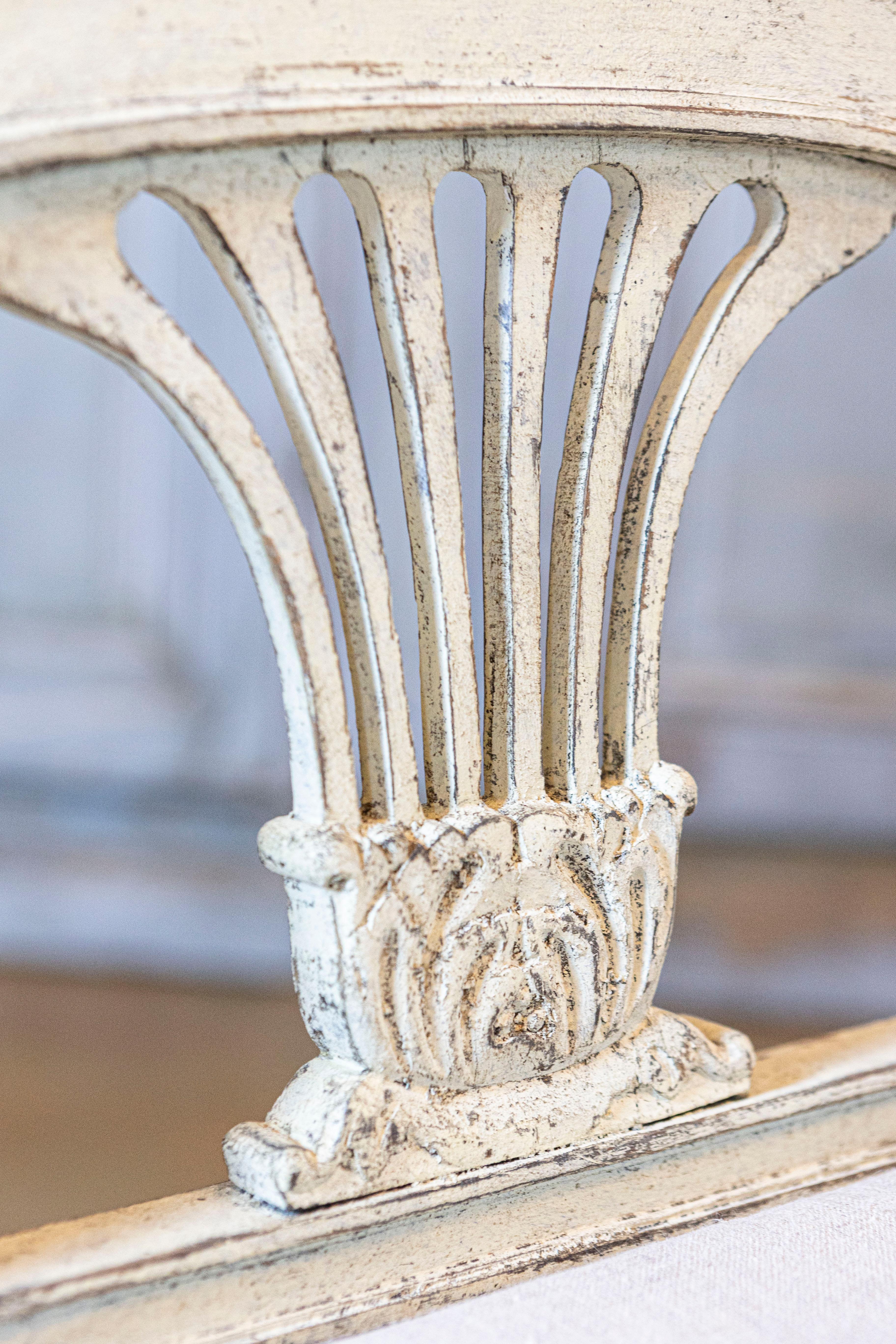 Neoclassical Style Swedish Small Painted Bench with Carved Guilloche Décor For Sale 4