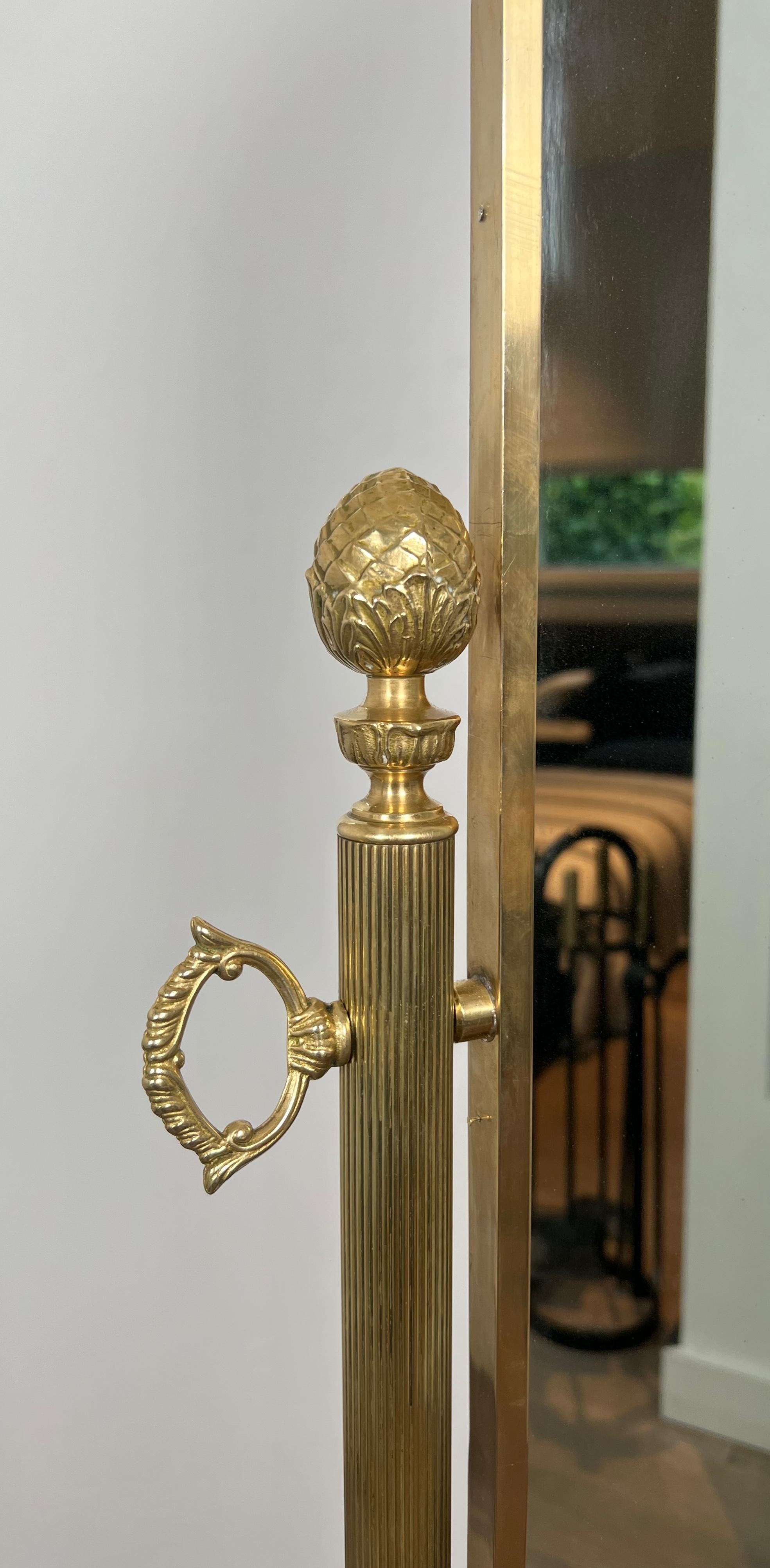 Neoclassico Specchio Psiche in ottone oscillante in stile neoclassico della Maison Jansen in vendita