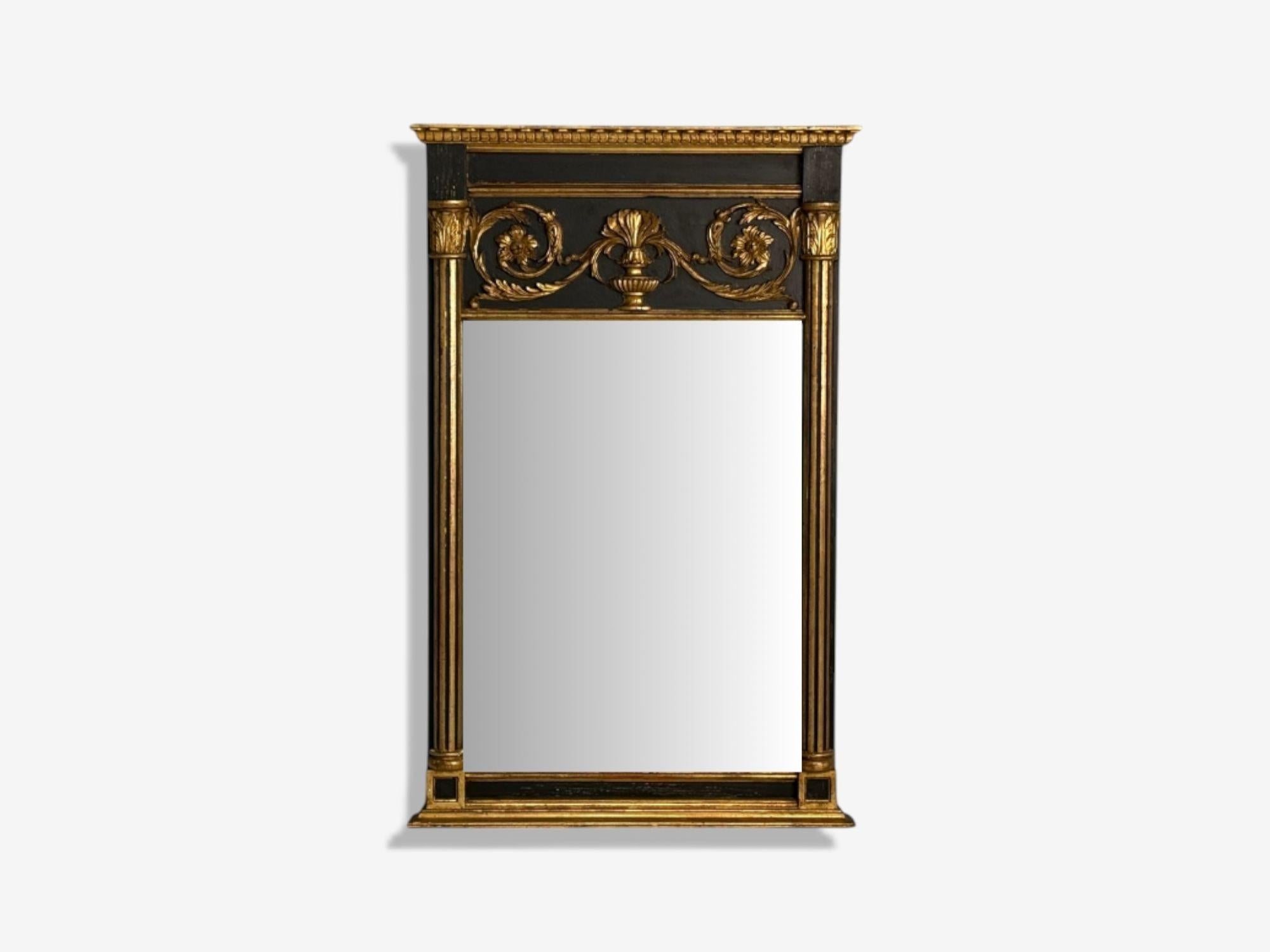 Specchio Trumeau in stile neoclassico, legno dipinto di nero, legno d'orato, Italia, XX sec.

Specchio da parete trumeau in stile neoclassico italiano con vernice nera originale e dettagli in legno d'orato a forma di ghianda, progettato e prodotto