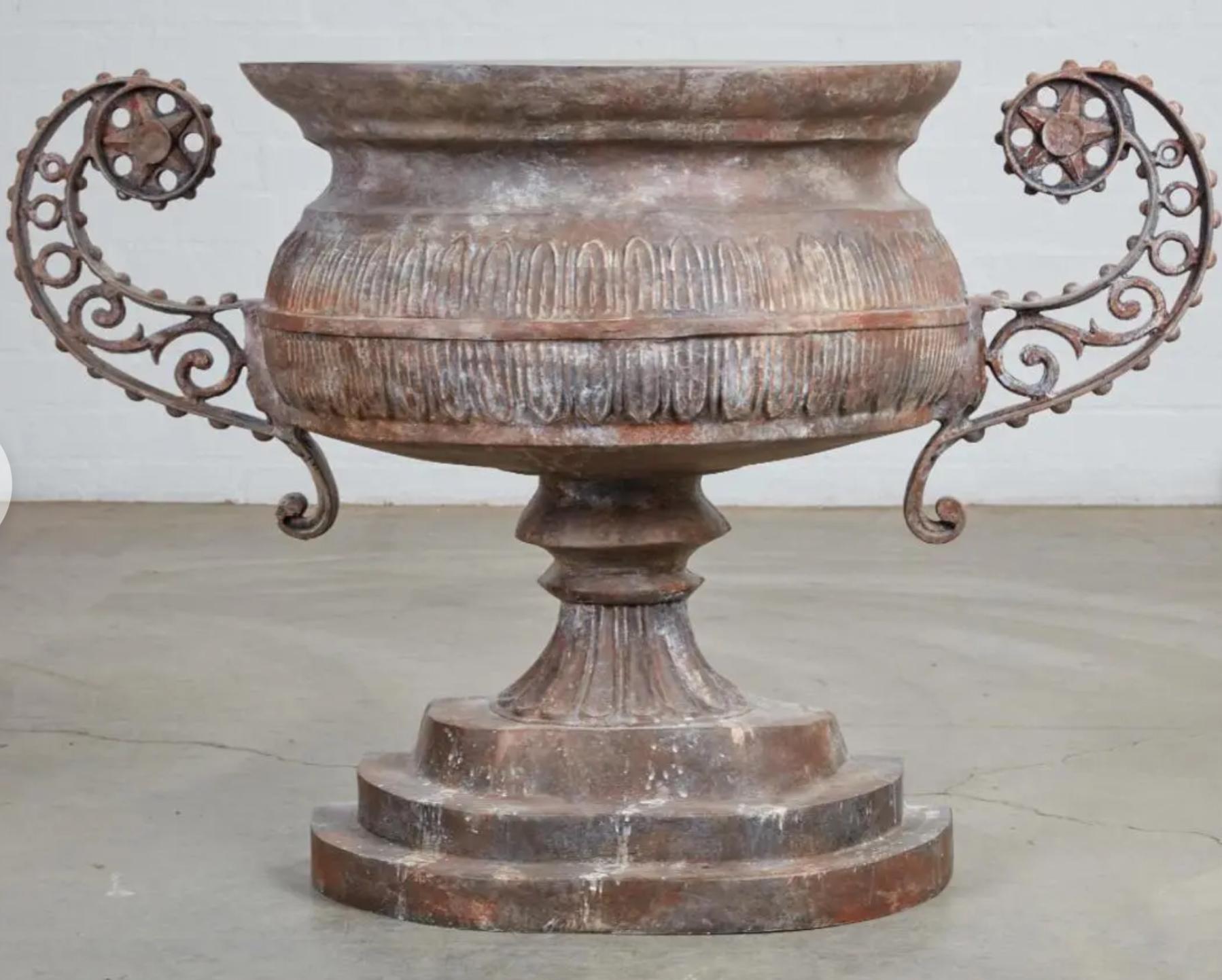 Niermann Weeks Neoclassical Urn Form Travertine Marble Console Table In Good Condition For Sale In LOS ANGELES, CA