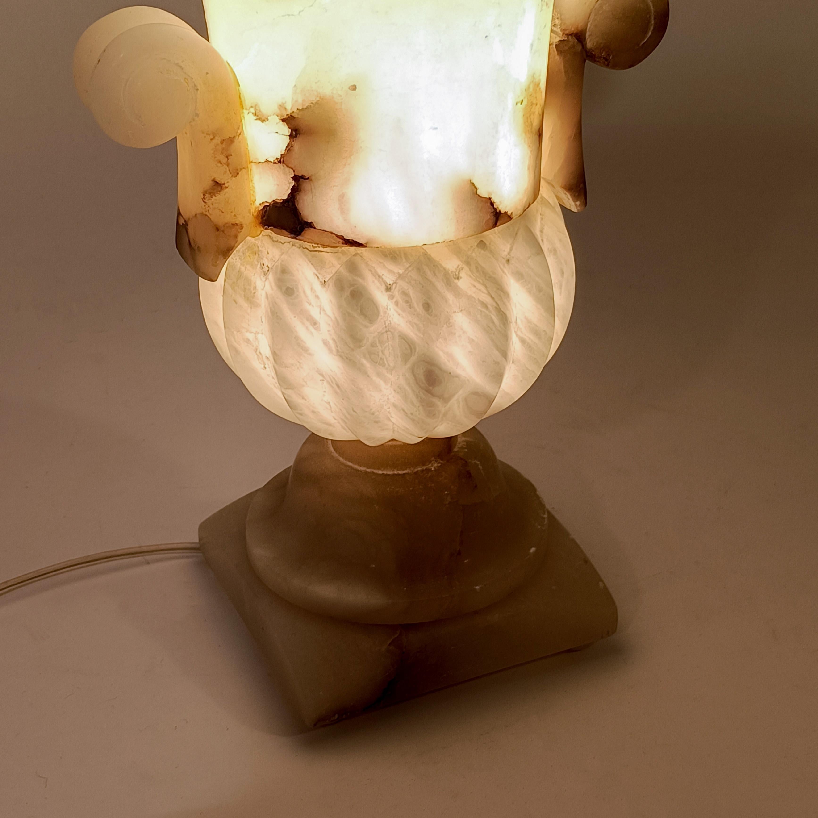 Estilo neoclásico. Lámpara de mesa de alabastro veteado, Francia, años 40 en venta 2