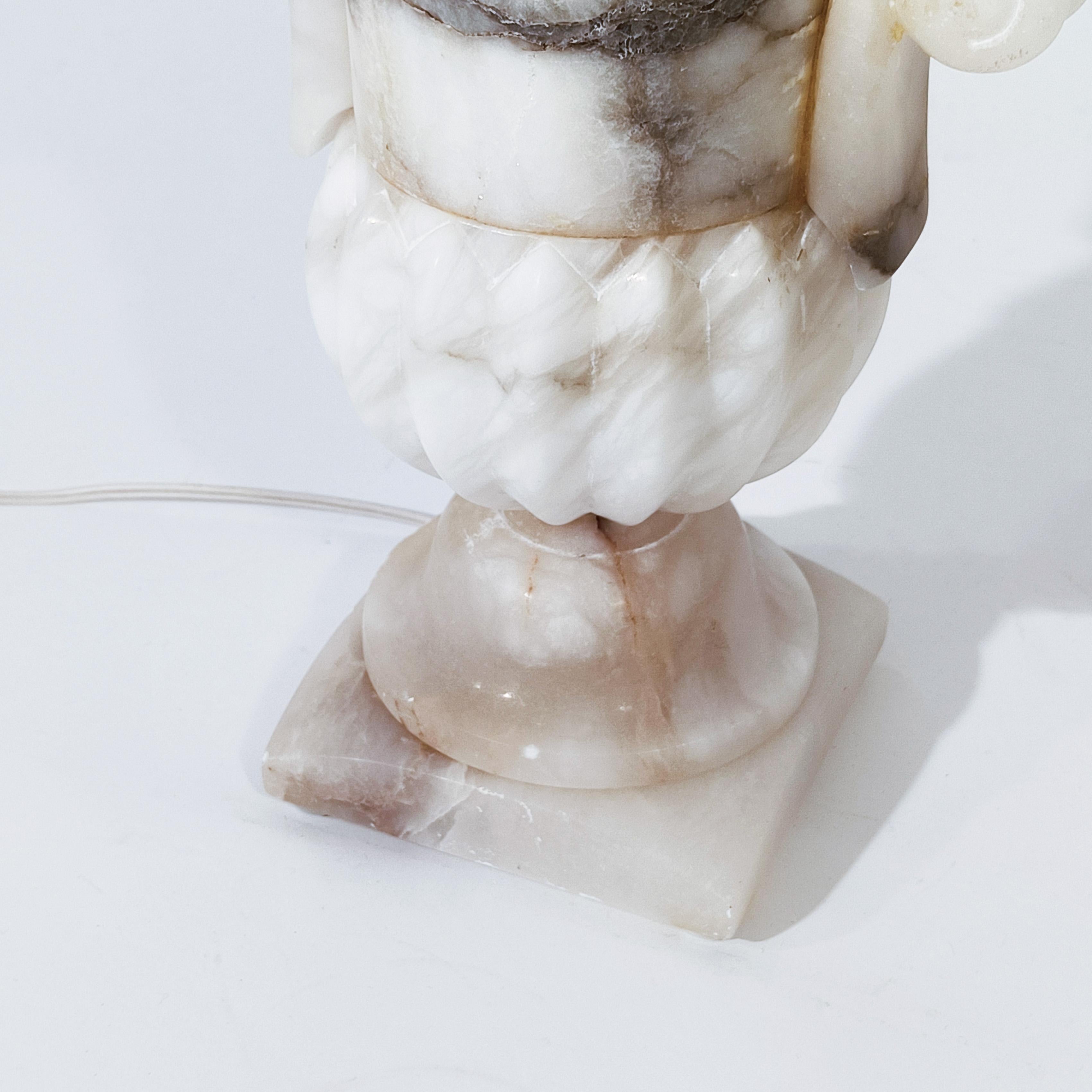 Estilo neoclásico. Lámpara de mesa de alabastro veteado, Francia, años 40 en venta 4