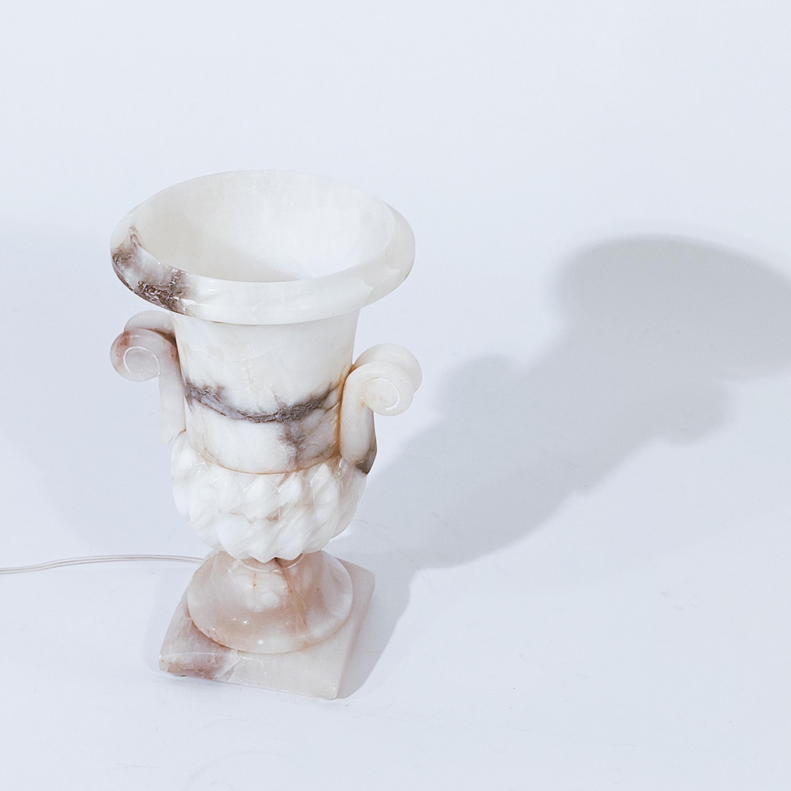 Estilo neoclásico. Lámpara de mesa de alabastro veteado, Francia, años 40 Neoclásico en venta