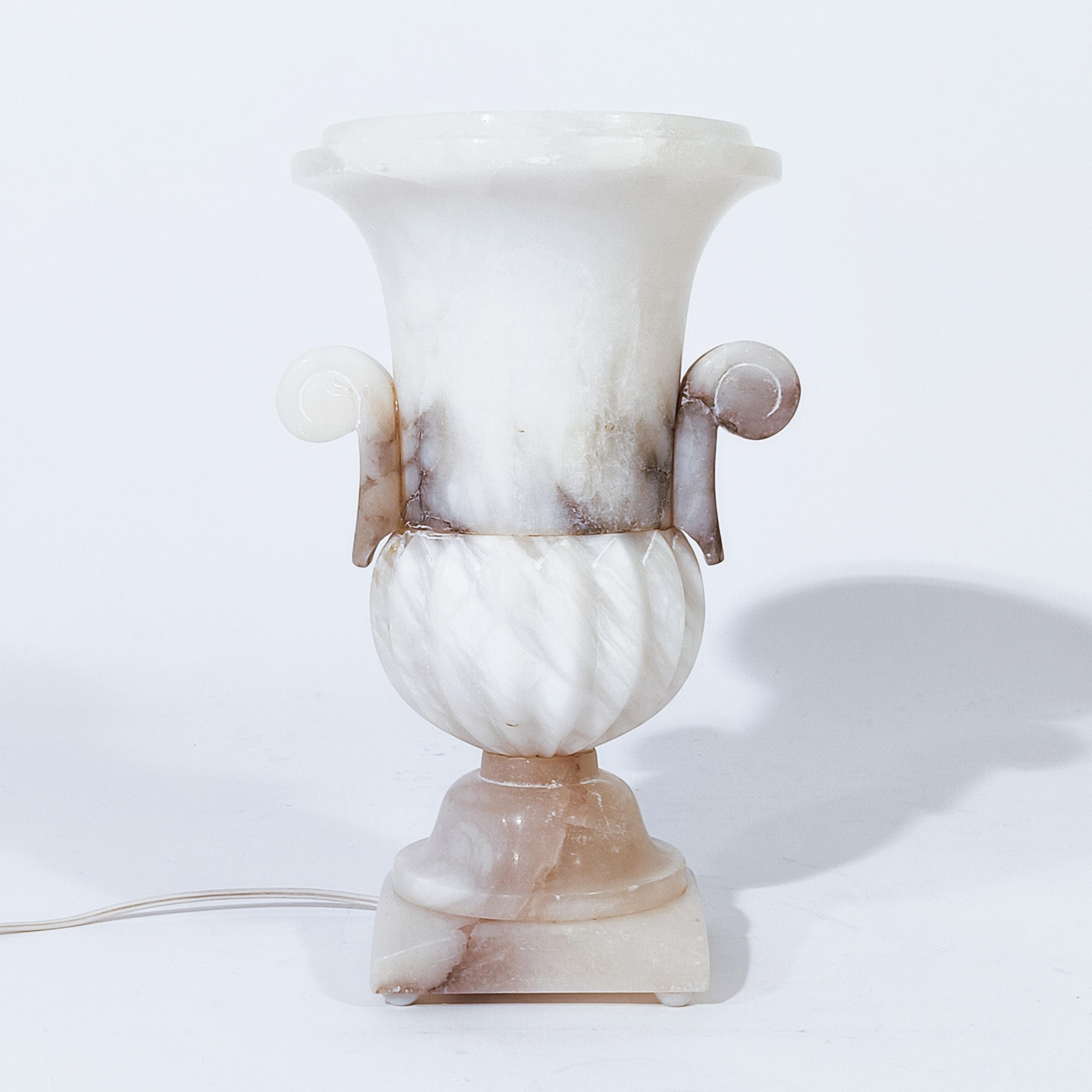 Estilo neoclásico. Lámpara de mesa de alabastro veteado, Francia, años 40 Francés en venta