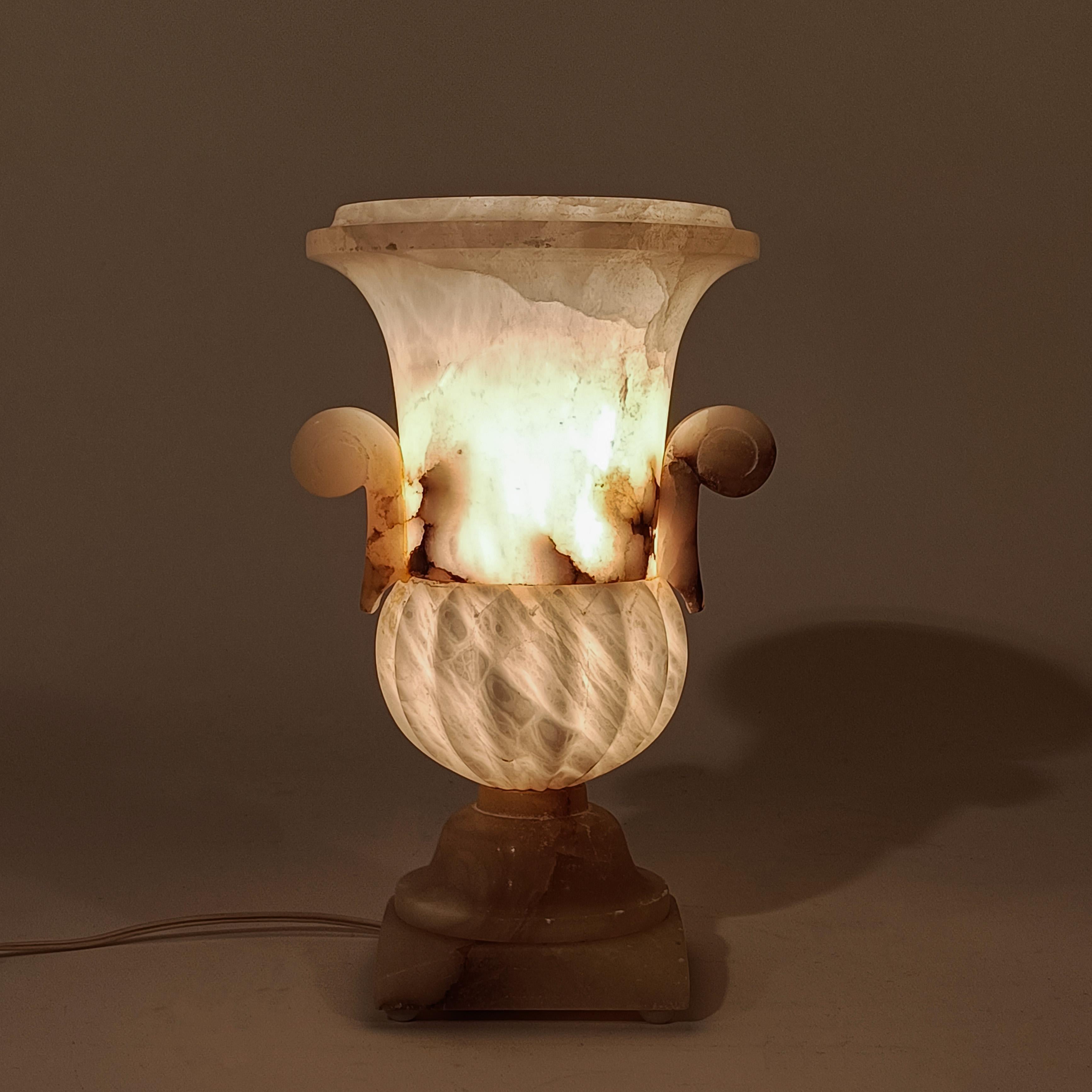 Estilo neoclásico. Lámpara de mesa de alabastro veteado, Francia, años 40 Alabastro en venta