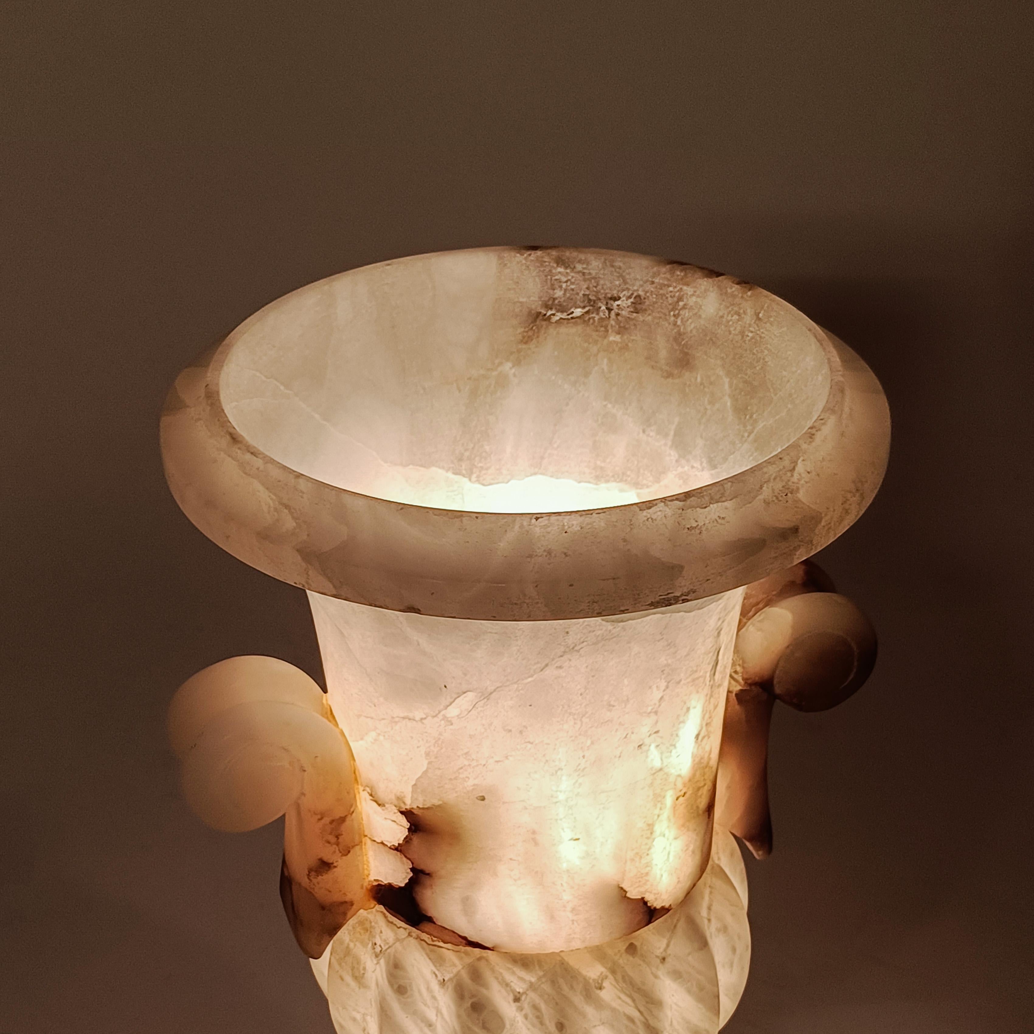 Estilo neoclásico. Lámpara de mesa de alabastro veteado, Francia, años 40 en venta 1