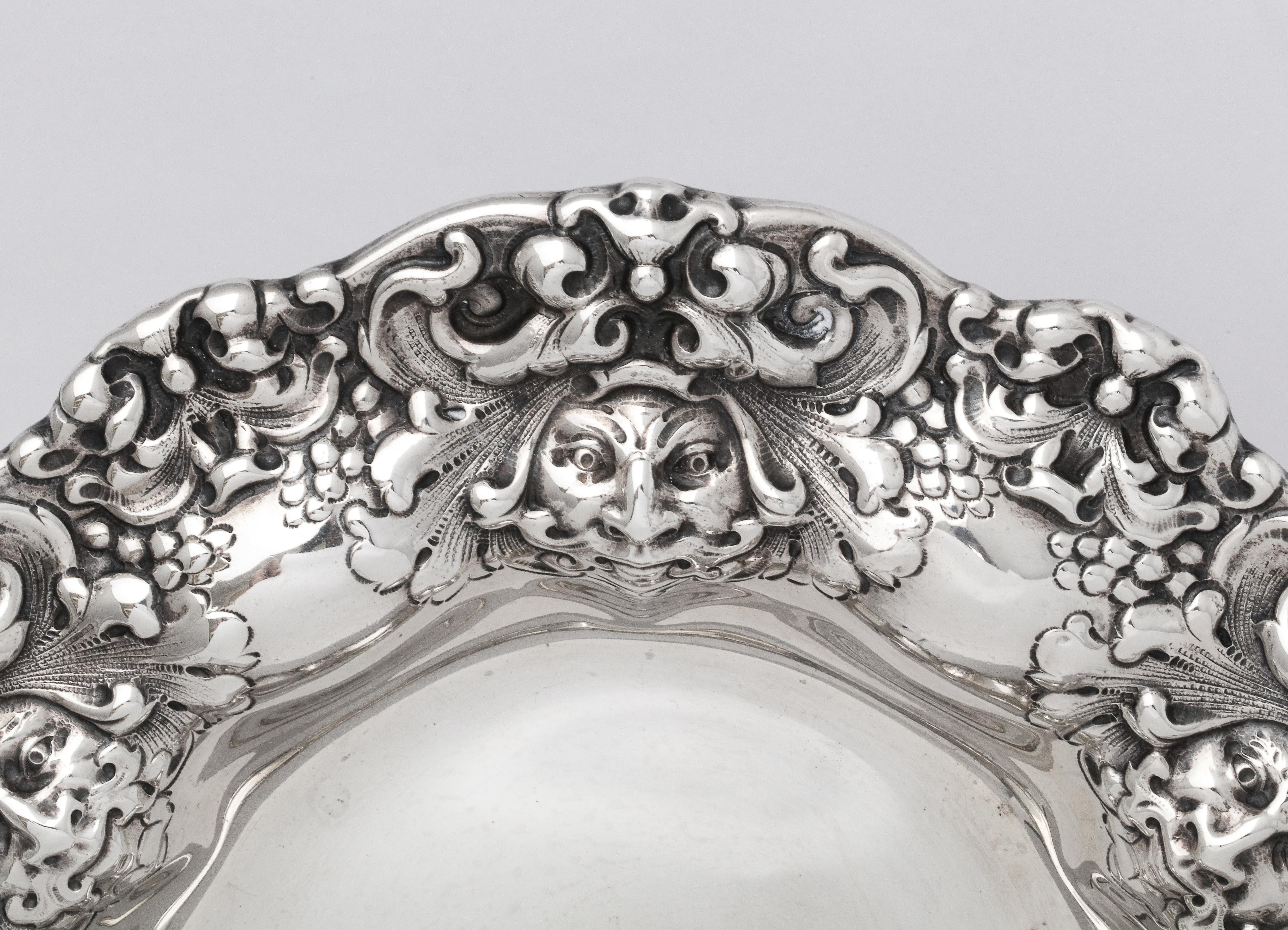 Tazza de style néoclassique, en argent sterling d'époque victorienne, par Gorham en vente 5