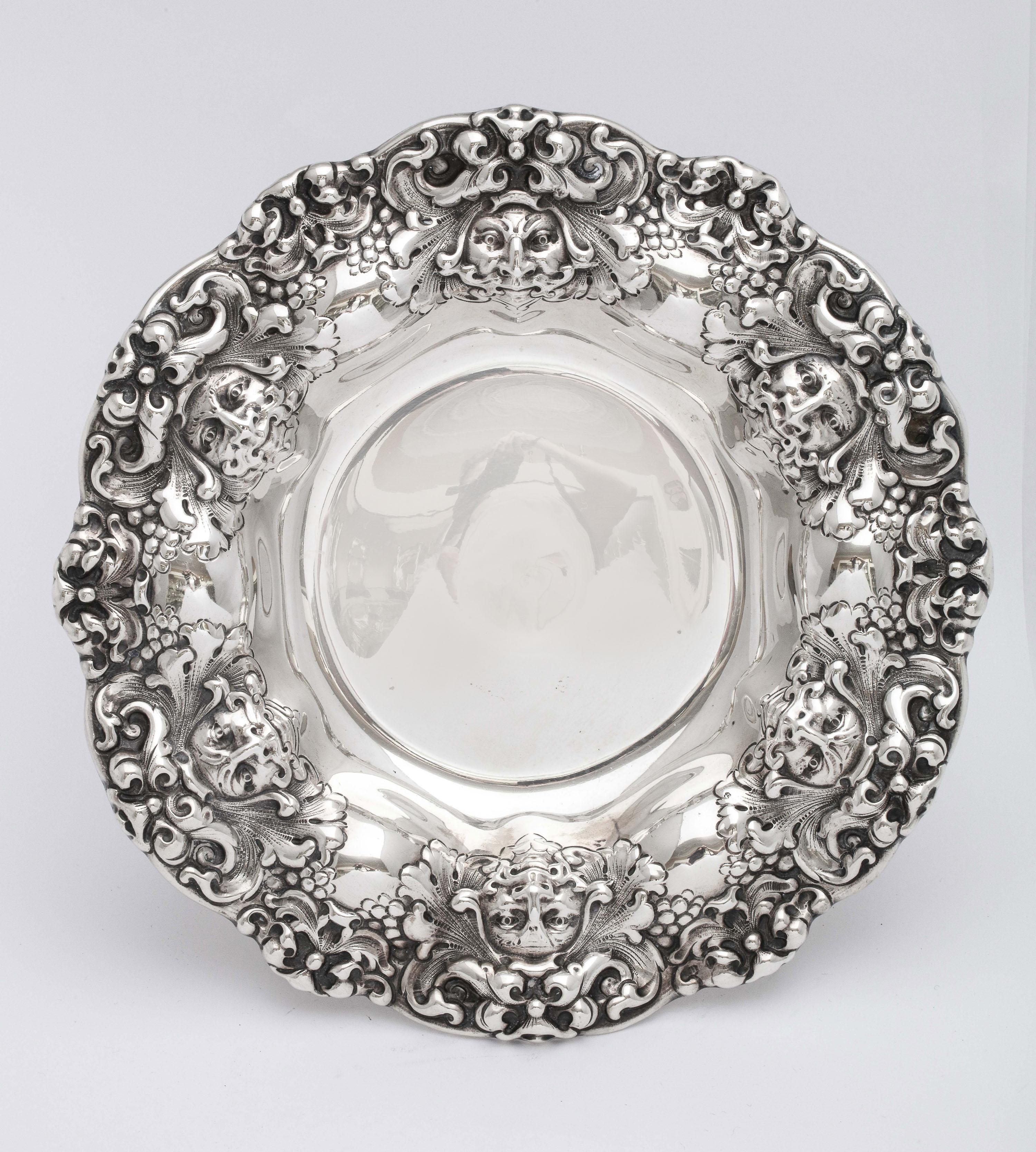 Neoclassical Style, Victorian Period Sterling Silver Tazza by Gorham In Good Condition For Sale In New York, NY