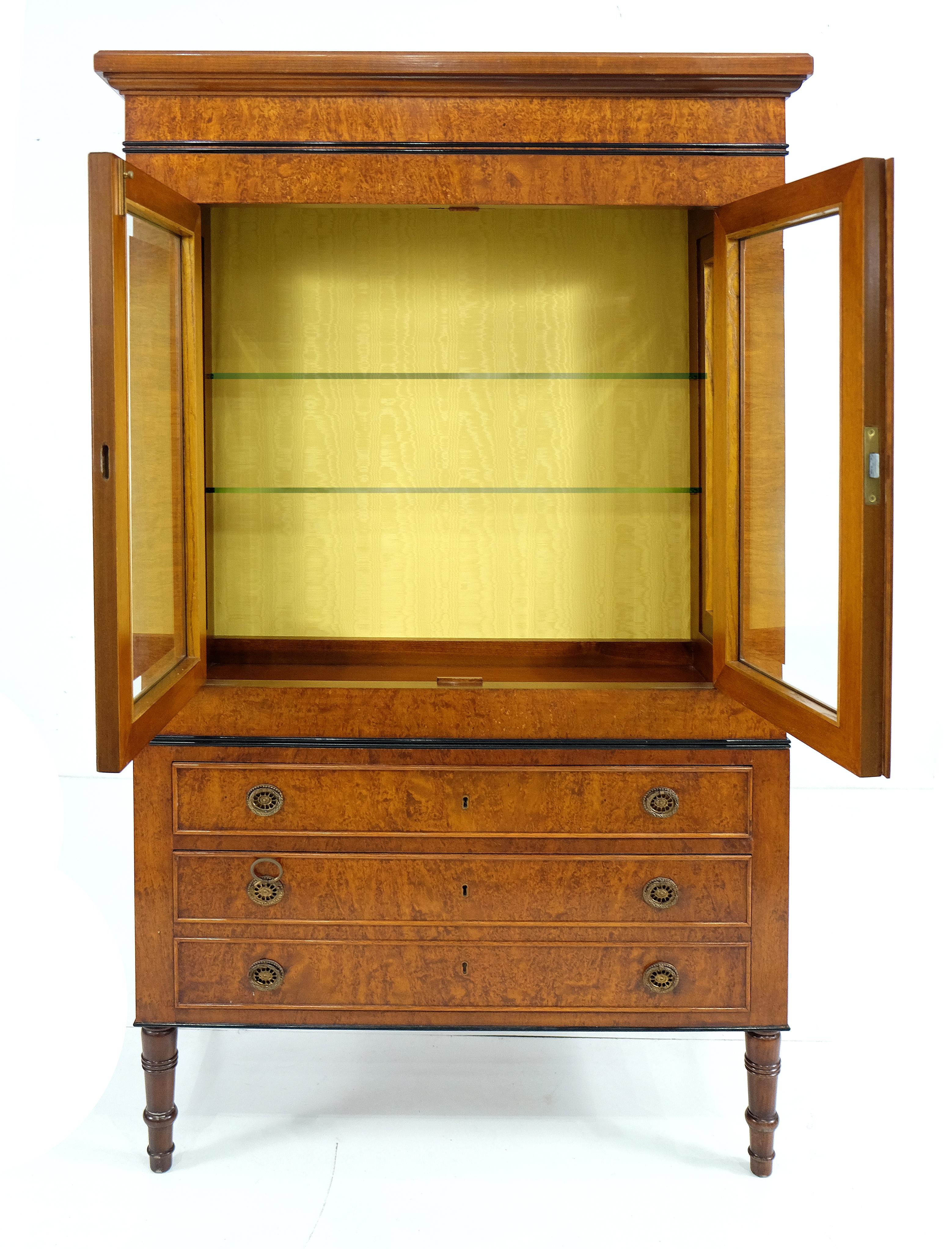 Rho Mobili D' Epoca Neoclassical Style Vitrine on Chest, Italy

Offered for sale is a neoclassical style vitrine with glass shelves and drawers below from Rho Mobili D' Epoca of Italy. This fine quality
vitrine on chest is an assembled two-piece