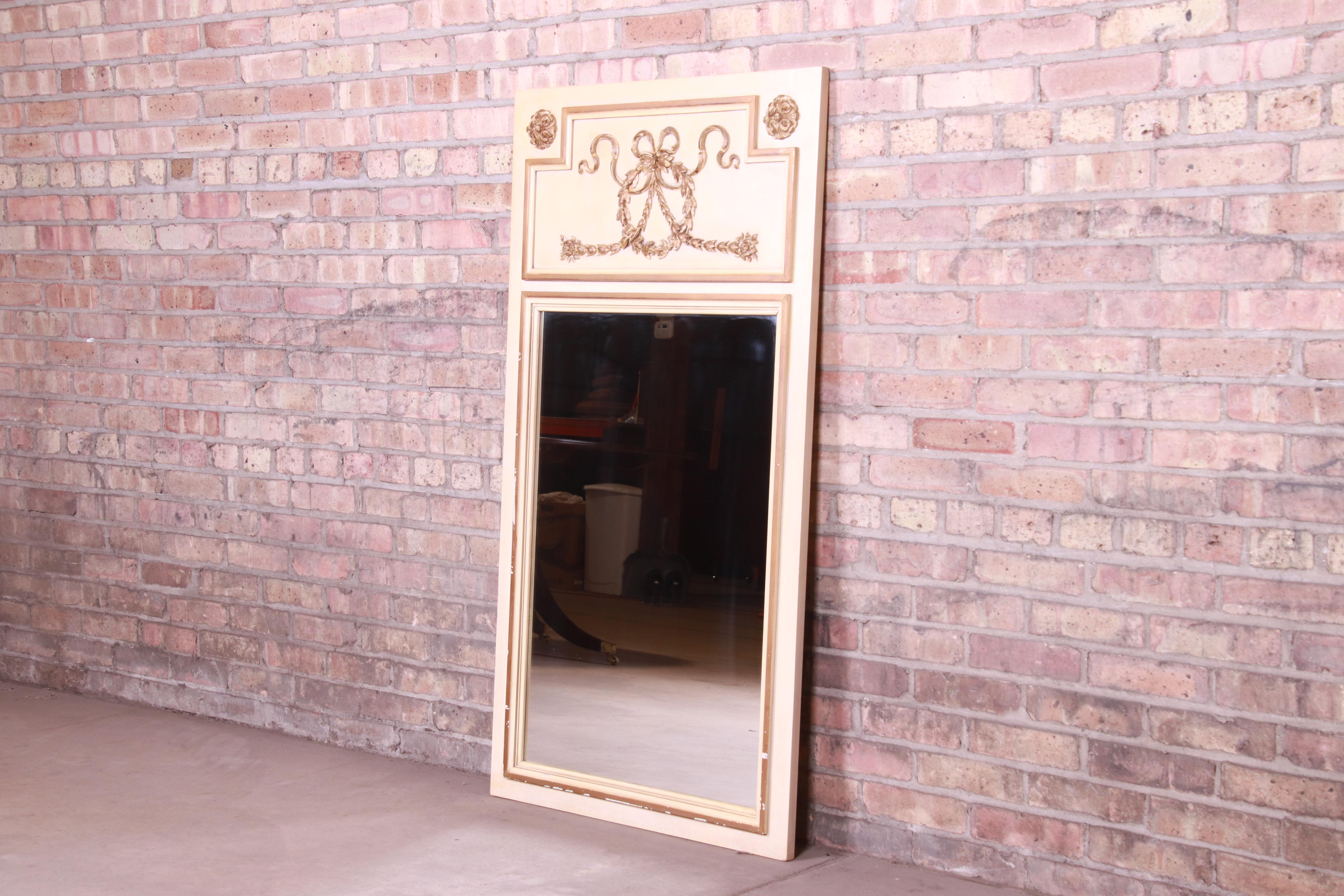 Neoclassical Style Wall Mirror by Metz, circa 1960s In Good Condition For Sale In South Bend, IN