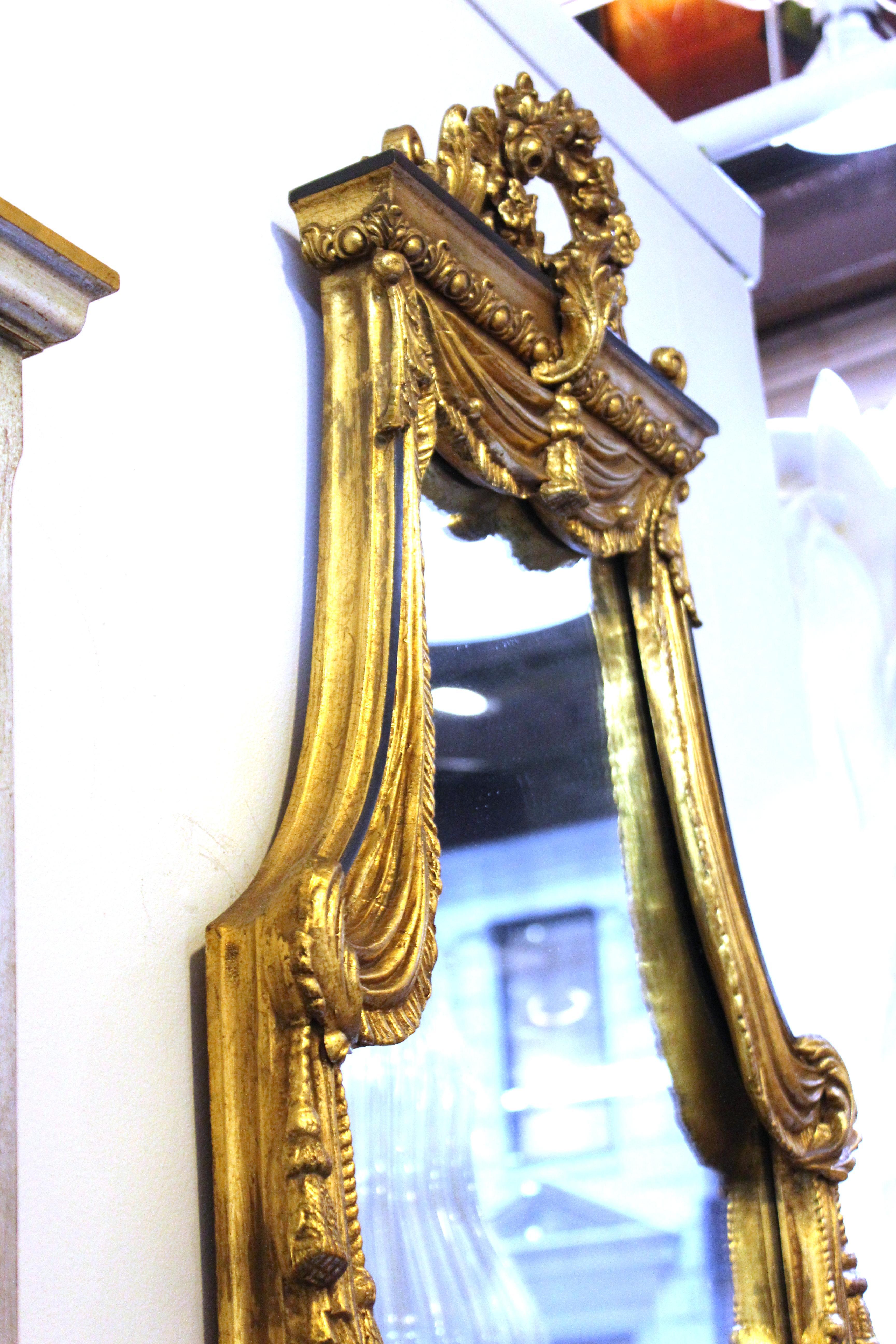 Neoclassical Style Wall Mirror in Giltwood 2