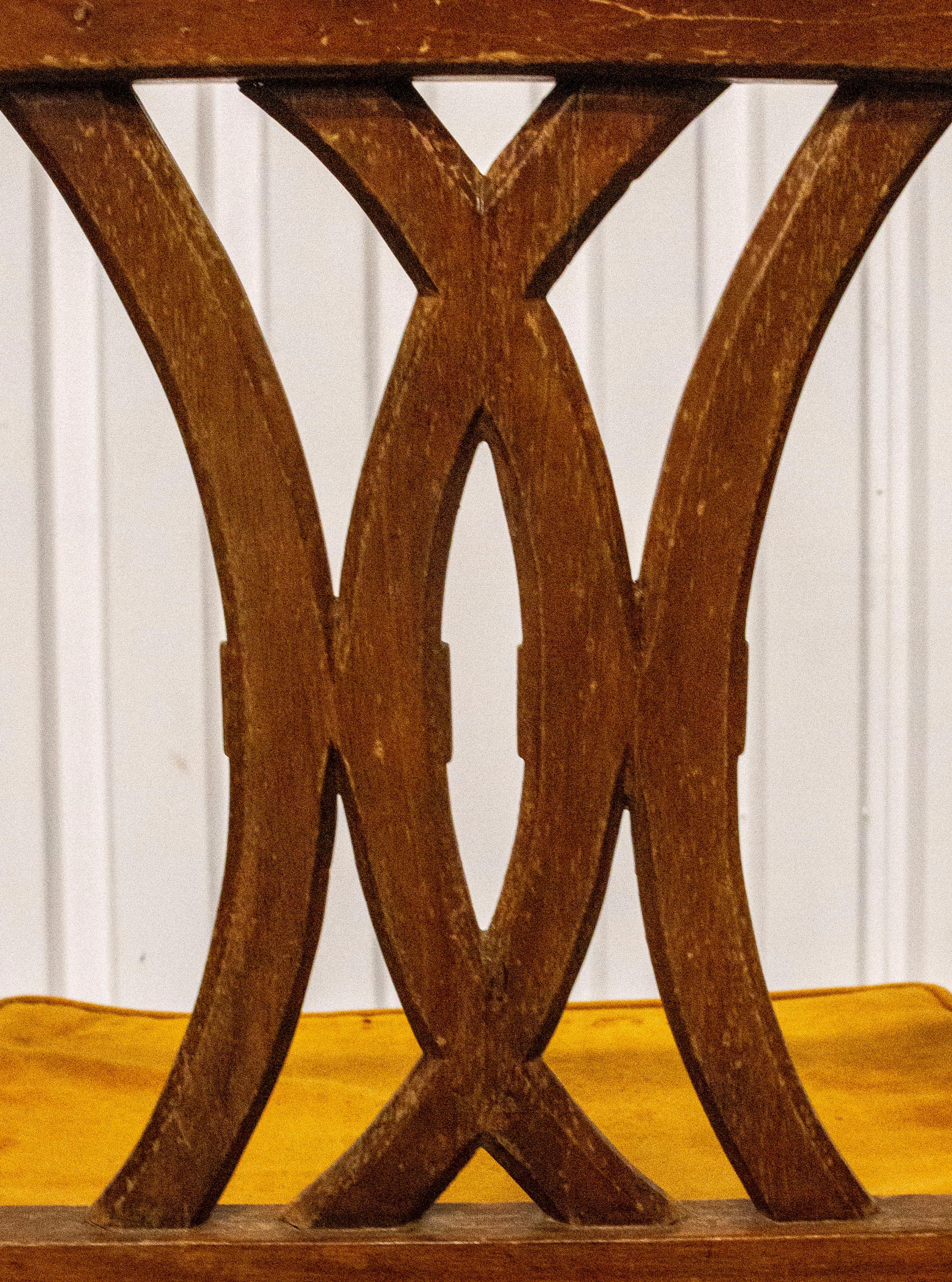 Neoklassischer Sessel aus Nussbaumholz (20. Jahrhundert) im Angebot