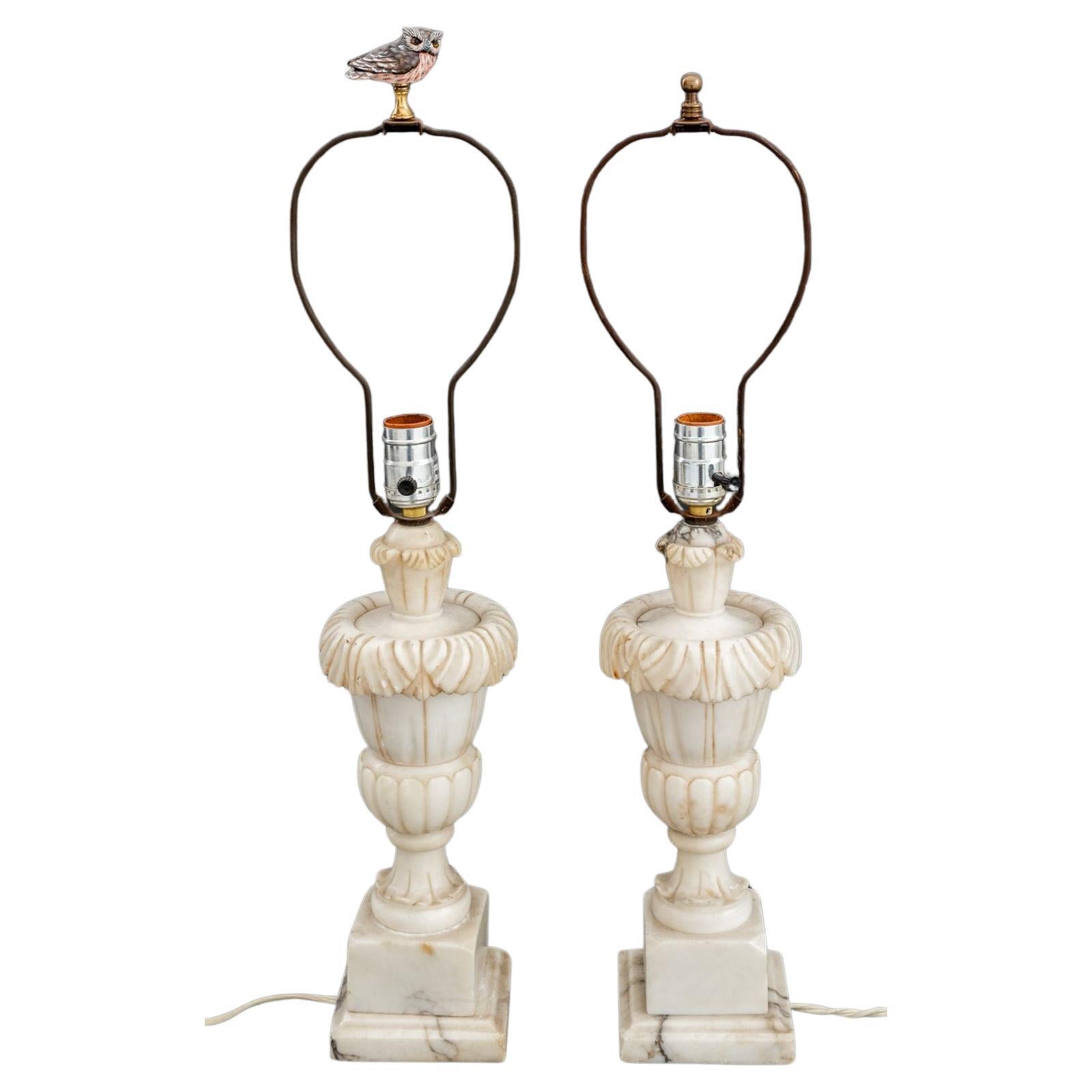Lampen aus weißem Carrara-Marmor im neoklassischen Stil, 2 im Angebot