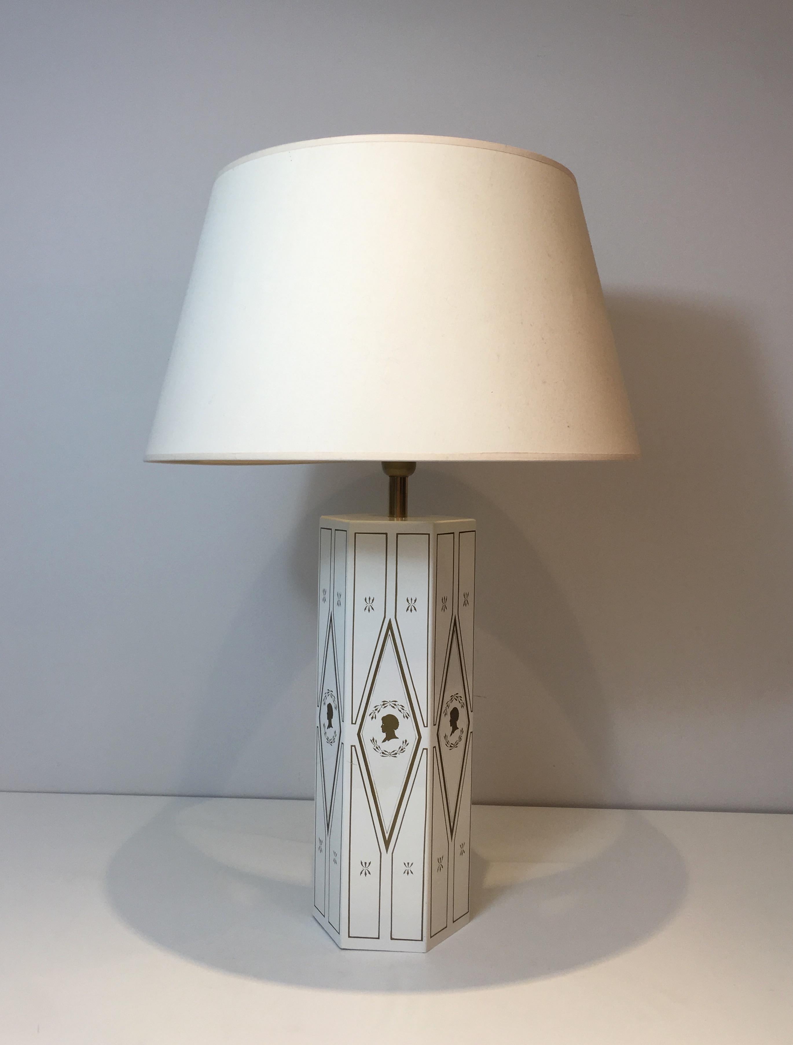 Late 20th Century Neoclassical Style White Lacquered Sheet Metal Table Lamp with Gilt Decors