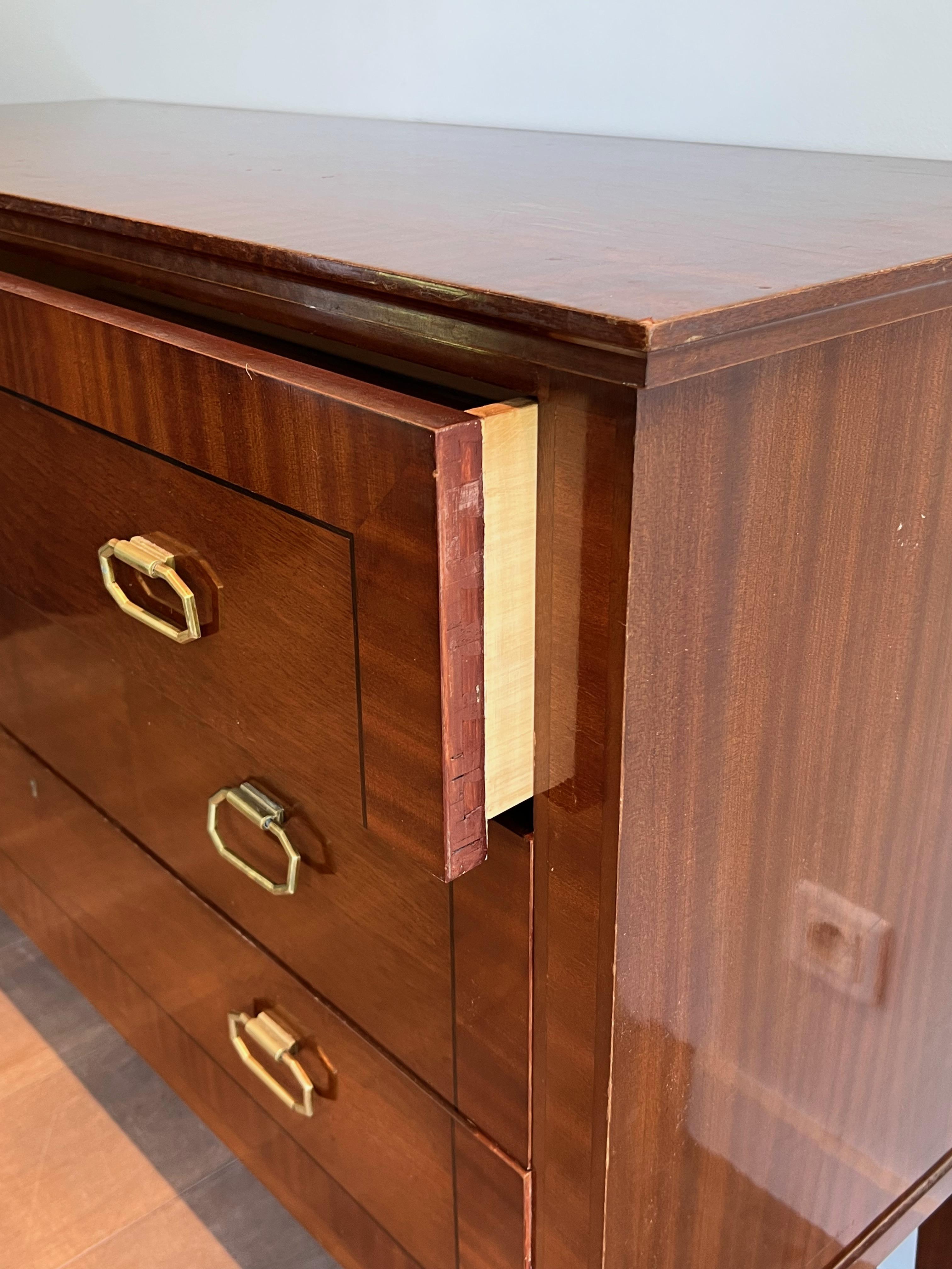 Commode in legno e ottone in stile neoclassico in vendita 6