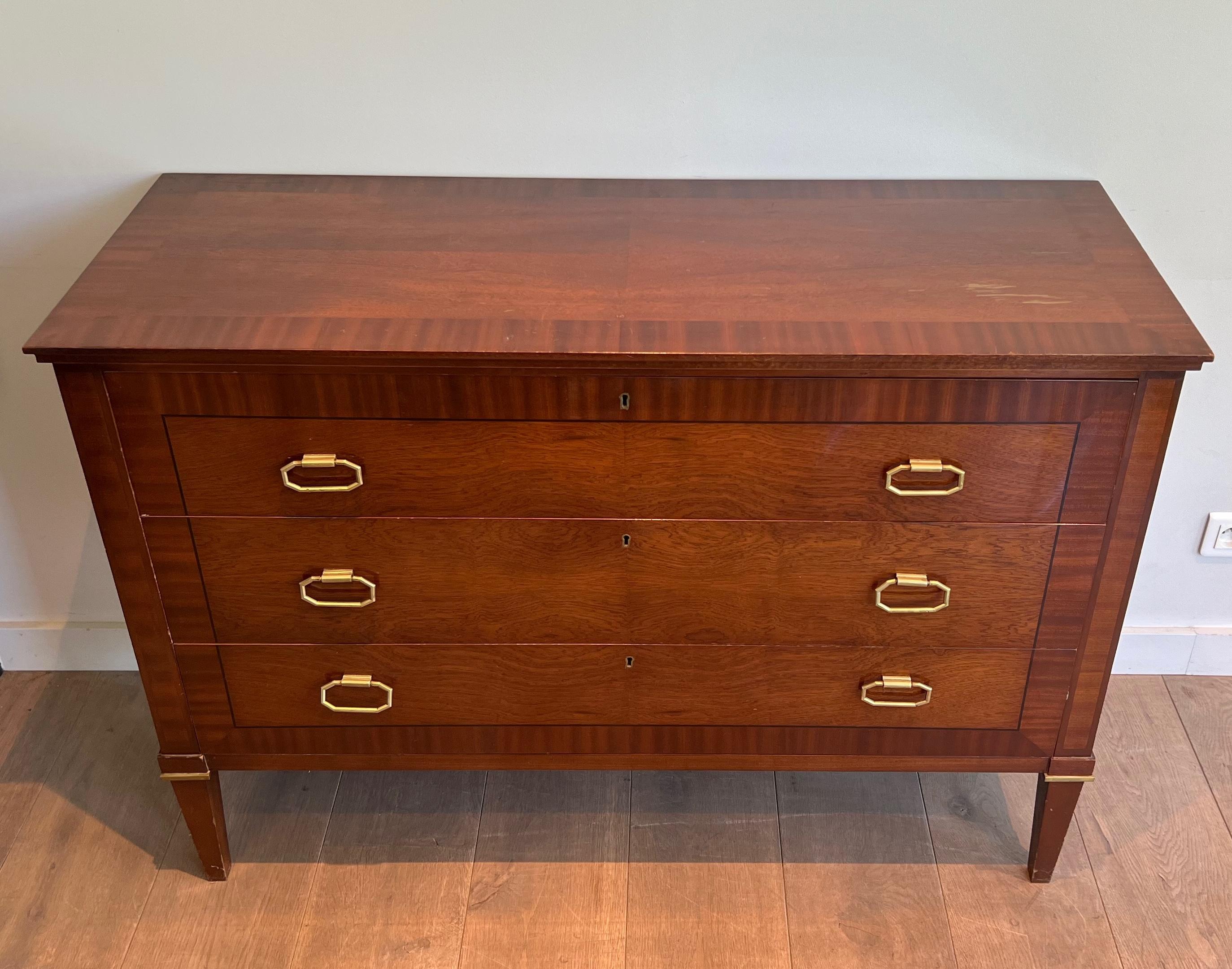 Commode in legno e ottone in stile neoclassico in vendita 11