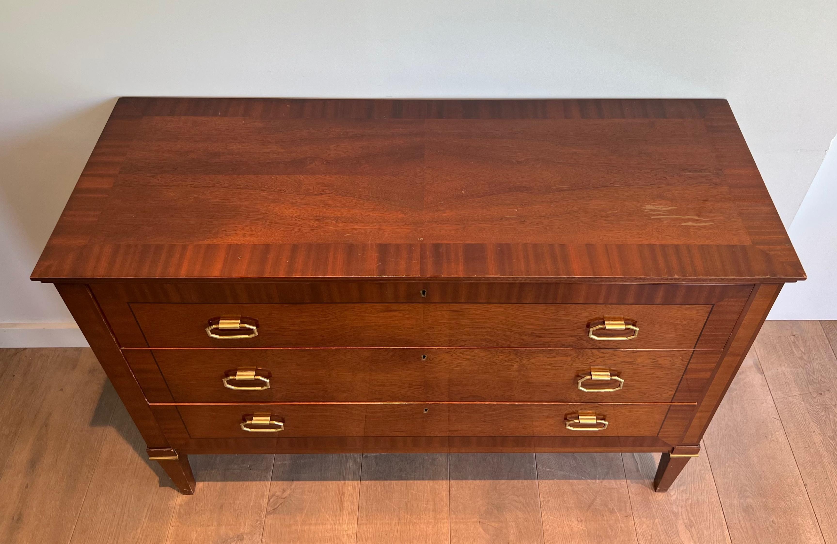 Francese Commode in legno e ottone in stile neoclassico in vendita