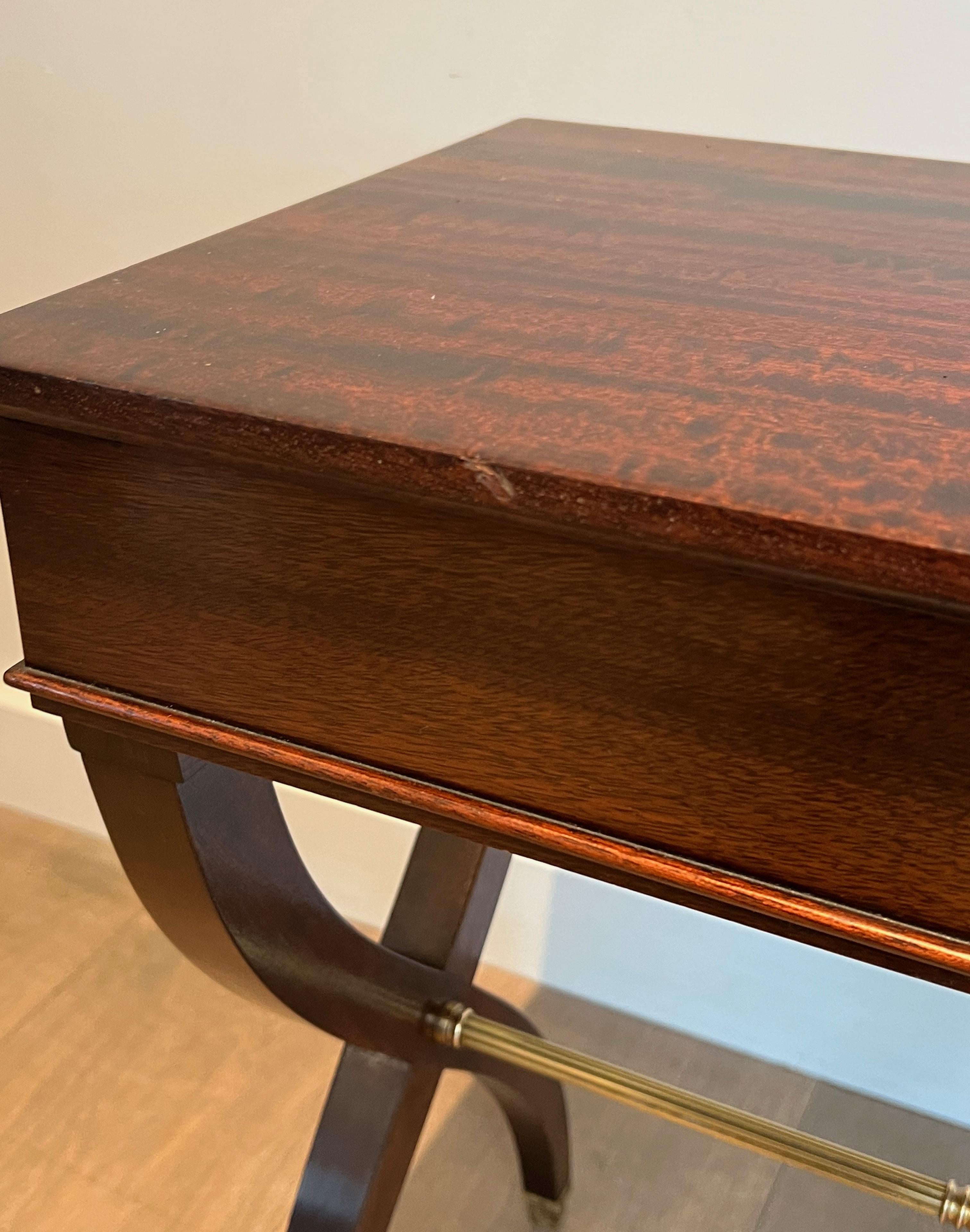Tavolino o comodino in stile neoclassico in Wood e ottone di Maison Jansen in vendita 7