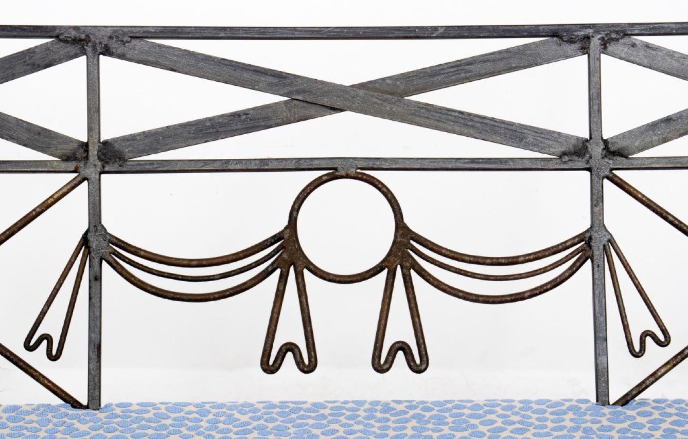 Néoclassique Banc en fer forgé de style néoclassique en vente
