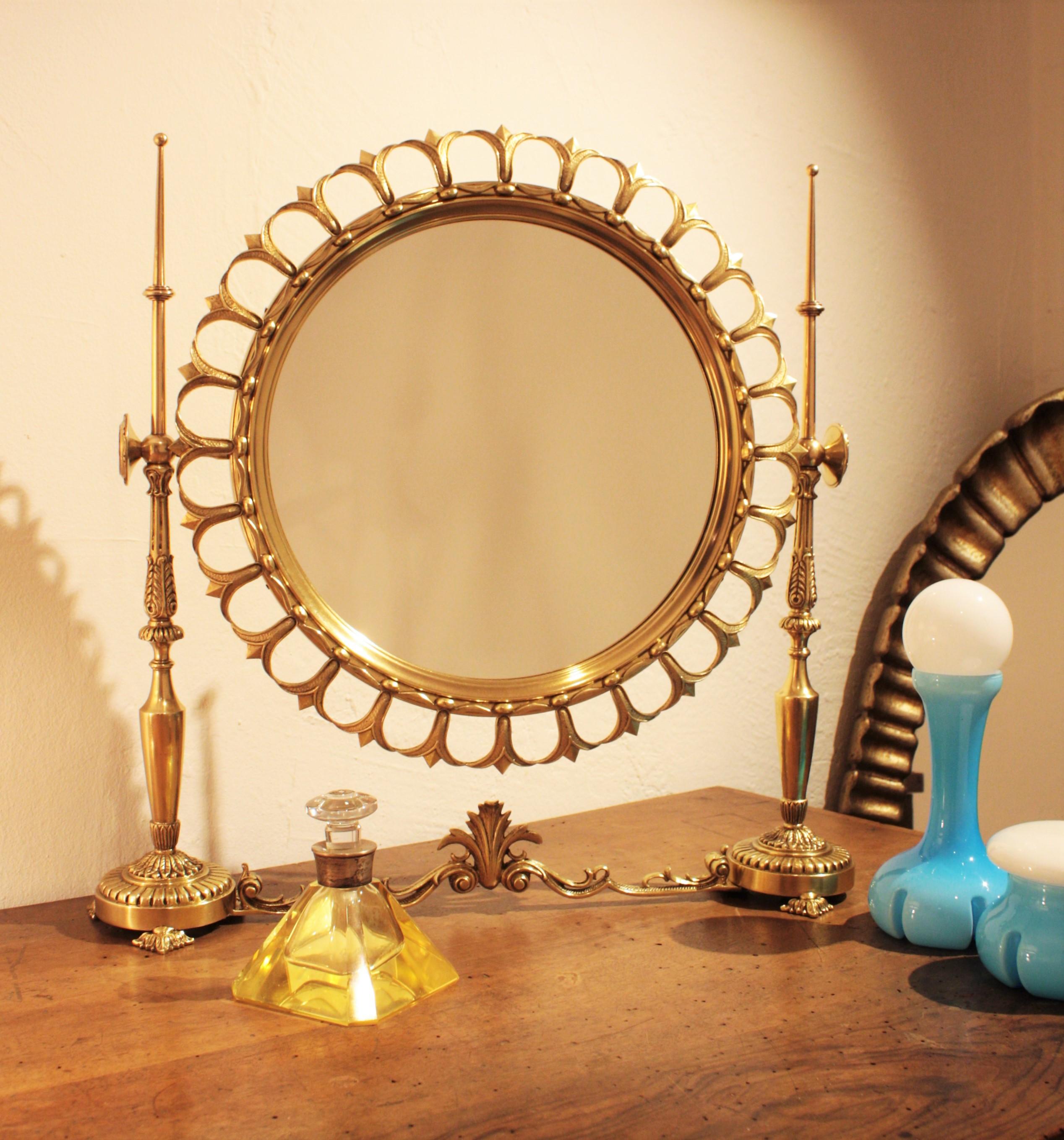 Neoclassical Sunburst Vanity or Table Mirror in Brass In Good Condition For Sale In Barcelona, ES