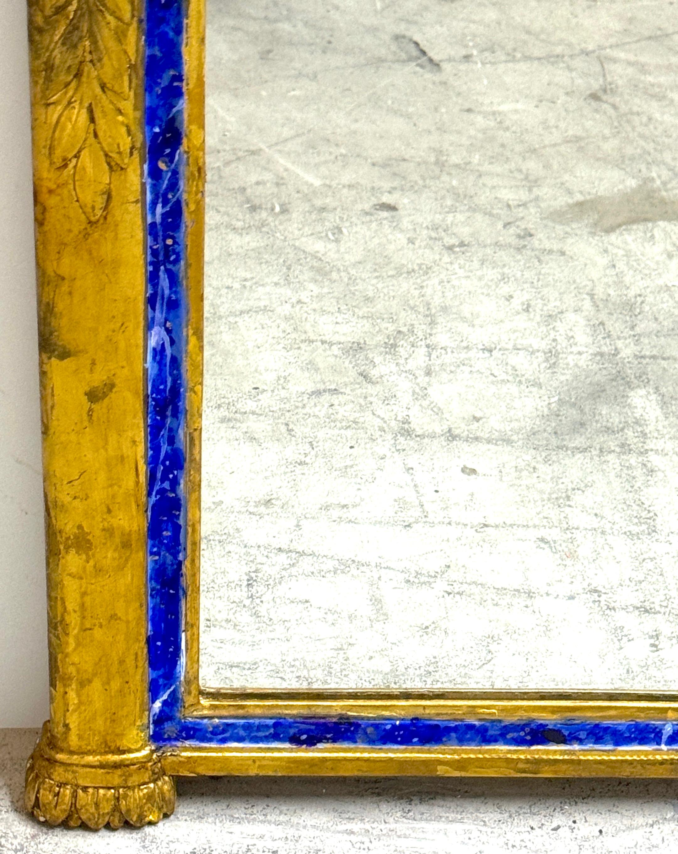 Miroir néoclassique à motif de cygne, bois doré et faux lapis, atrib. Carver's Guild Bon état - En vente à West Palm Beach, FL
