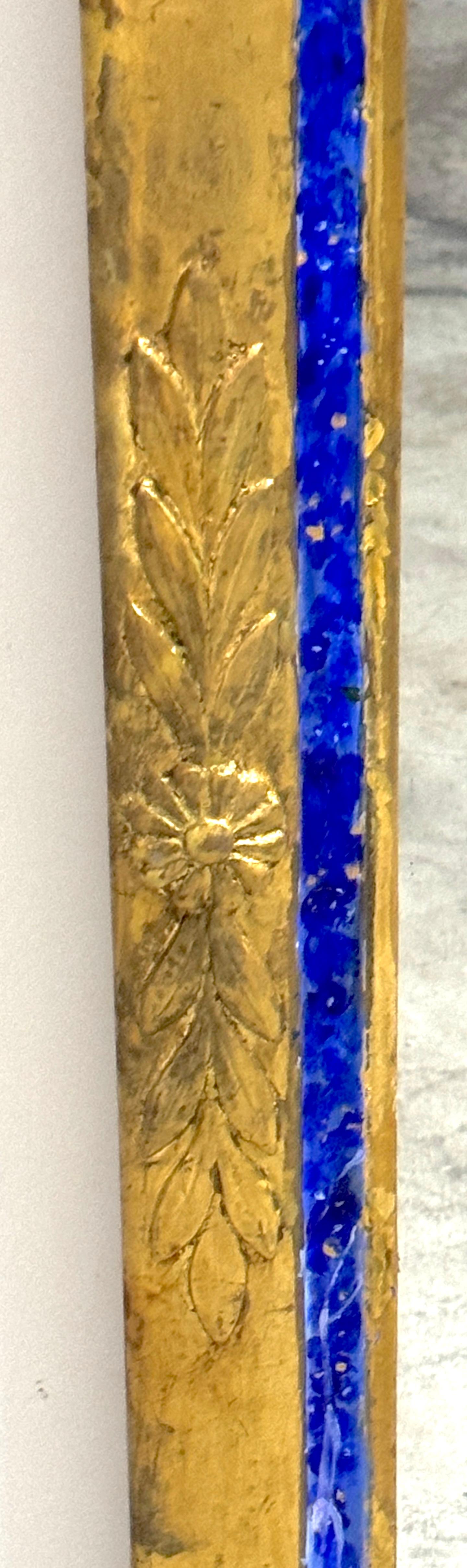 20ième siècle Miroir néoclassique à motif de cygne, bois doré et faux lapis, atrib. Carver's Guild en vente