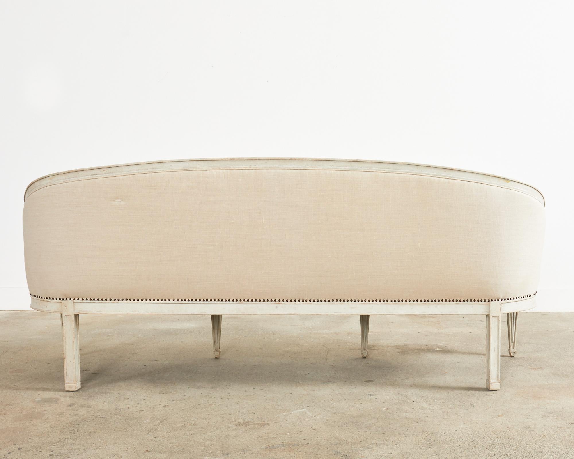 Neoklassizistisches schwedisches Cabriole-Sofa im Gustavianischen Stil, lackiert im Angebot 13