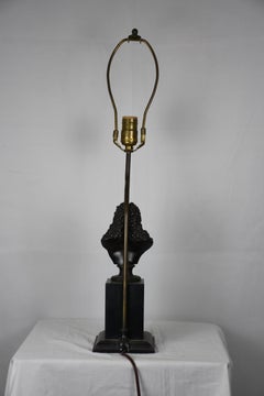 Neoklassische Tischlampe mit Bronzebüste