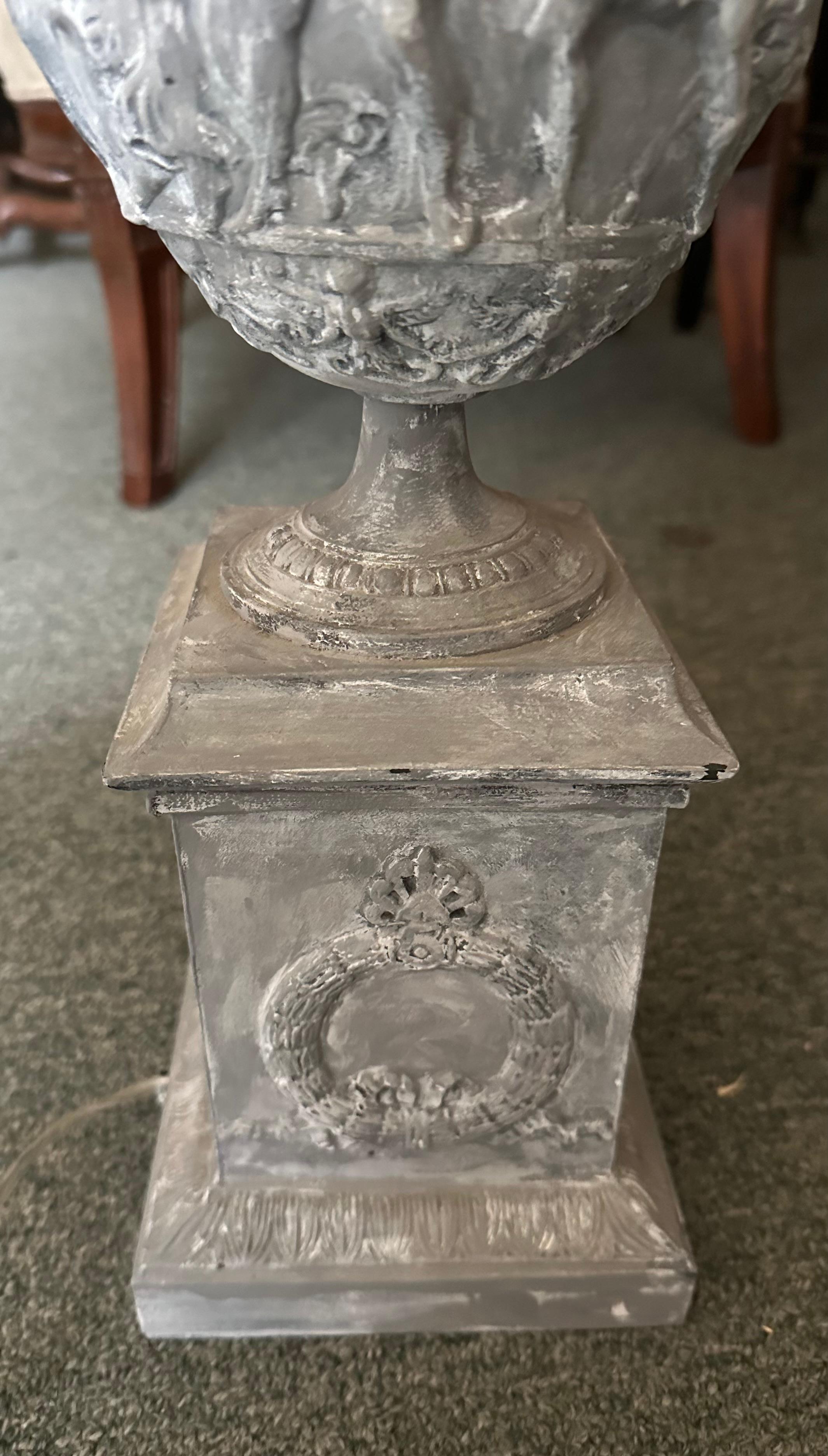 Neoclassical Table Lamp In Good Condition For Sale In Sheffield, MA