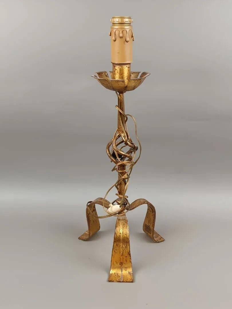 European neoclassical table lamp in golden wrought iron circa 1950 For Sale