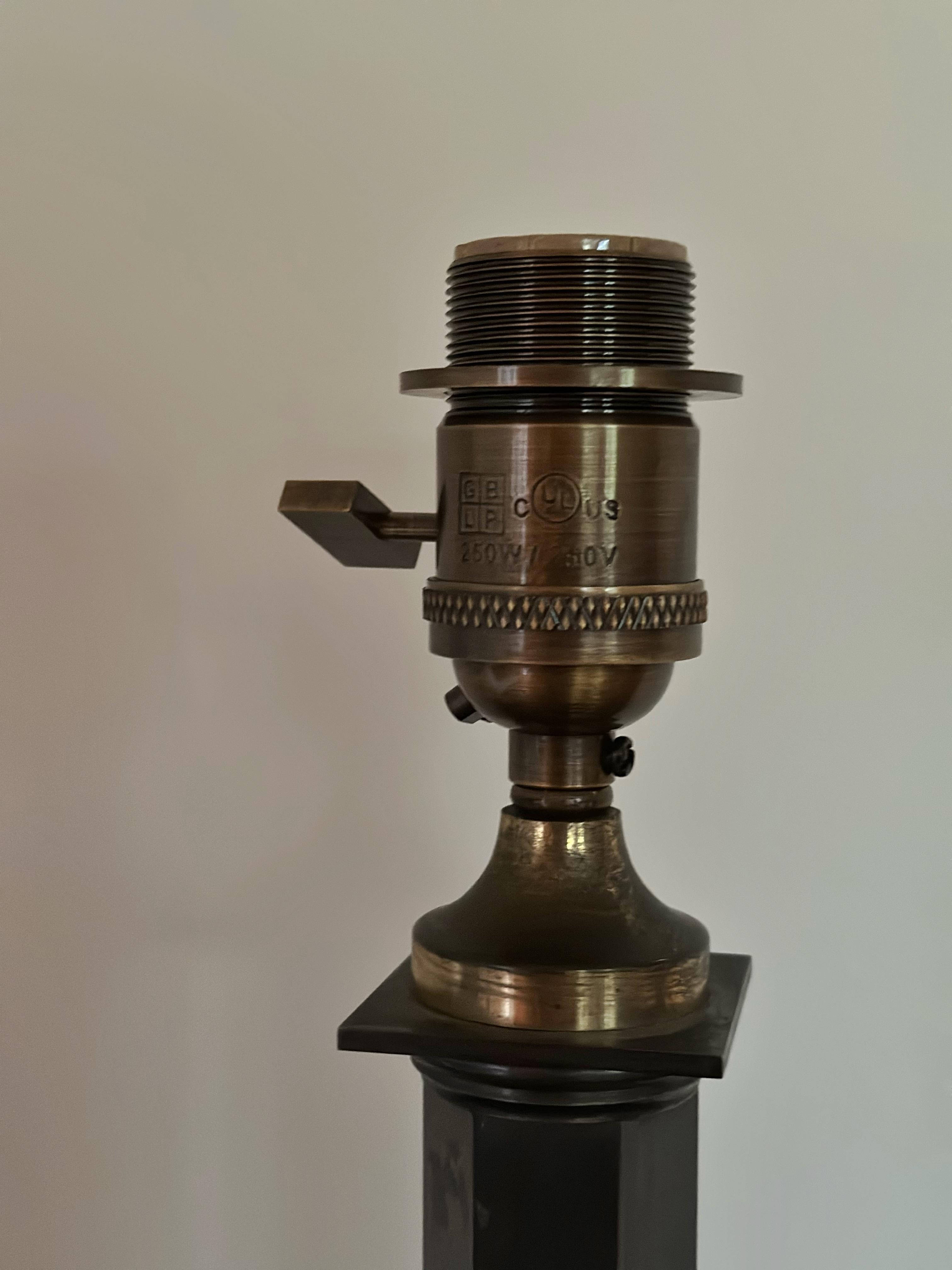 Neoclassical Table Lamp in patinated metal. 1940s. For Sale 4