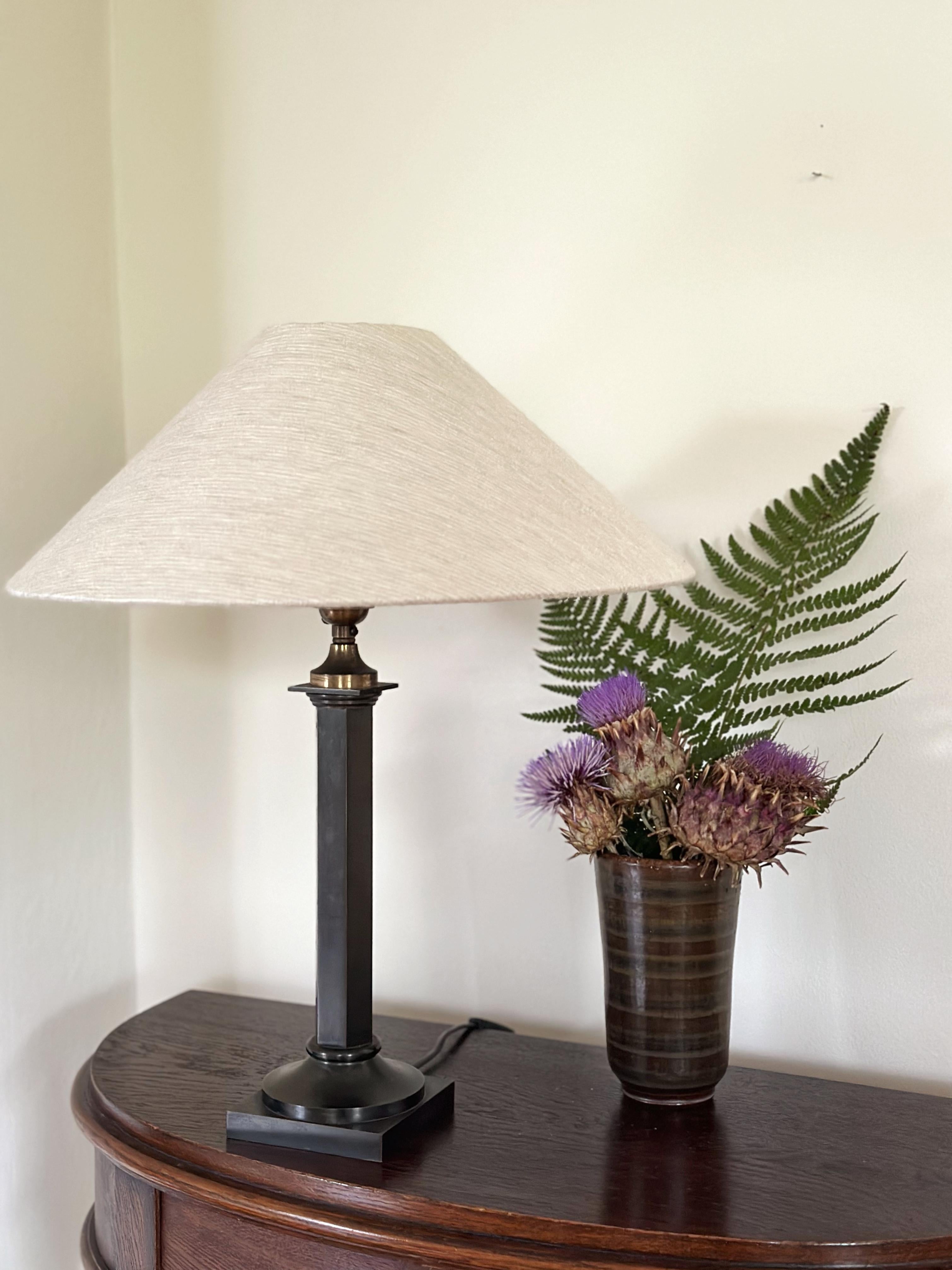Neoclassical Table Lamp in patinated metal. 1940s. In Good Condition For Sale In Bromma, SE
