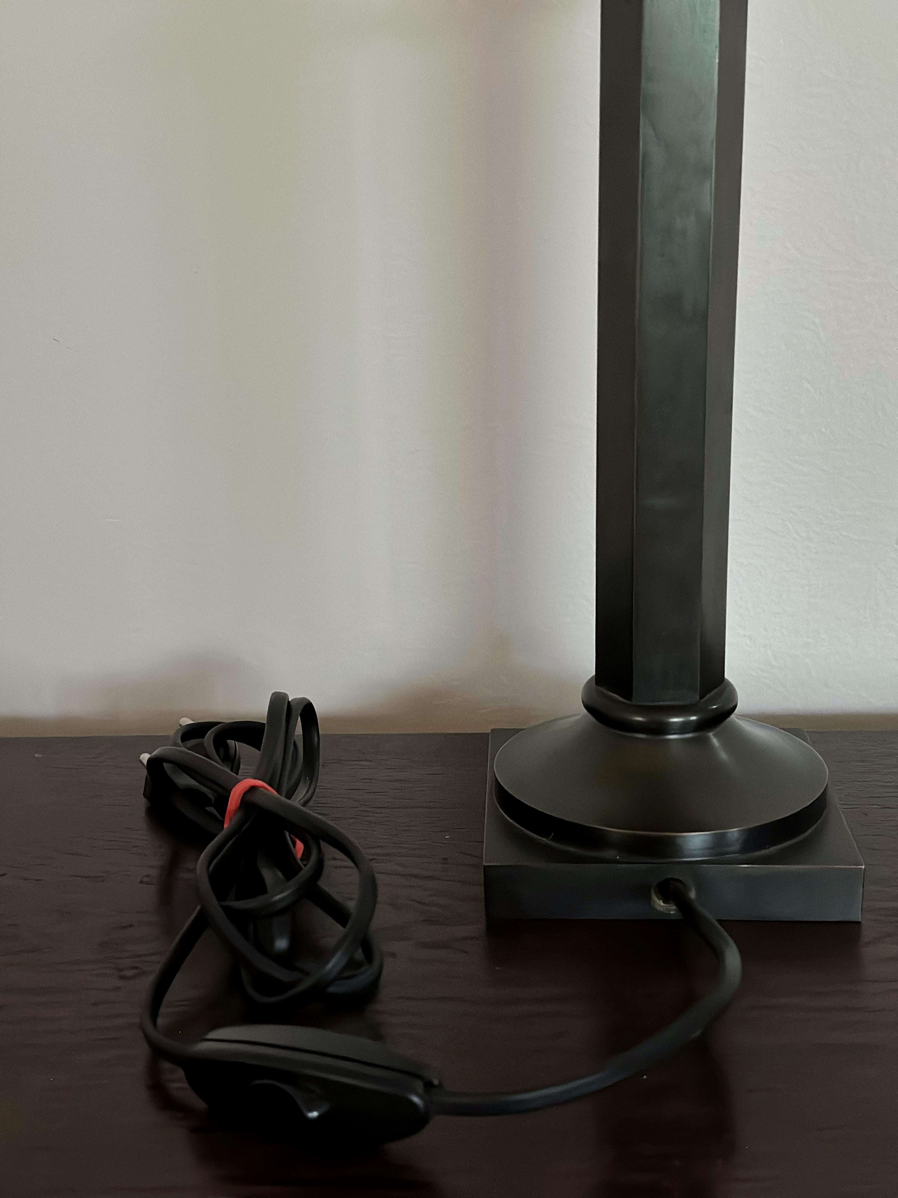 Neoclassical Table Lamp in patinated metal. 1940s. For Sale 3