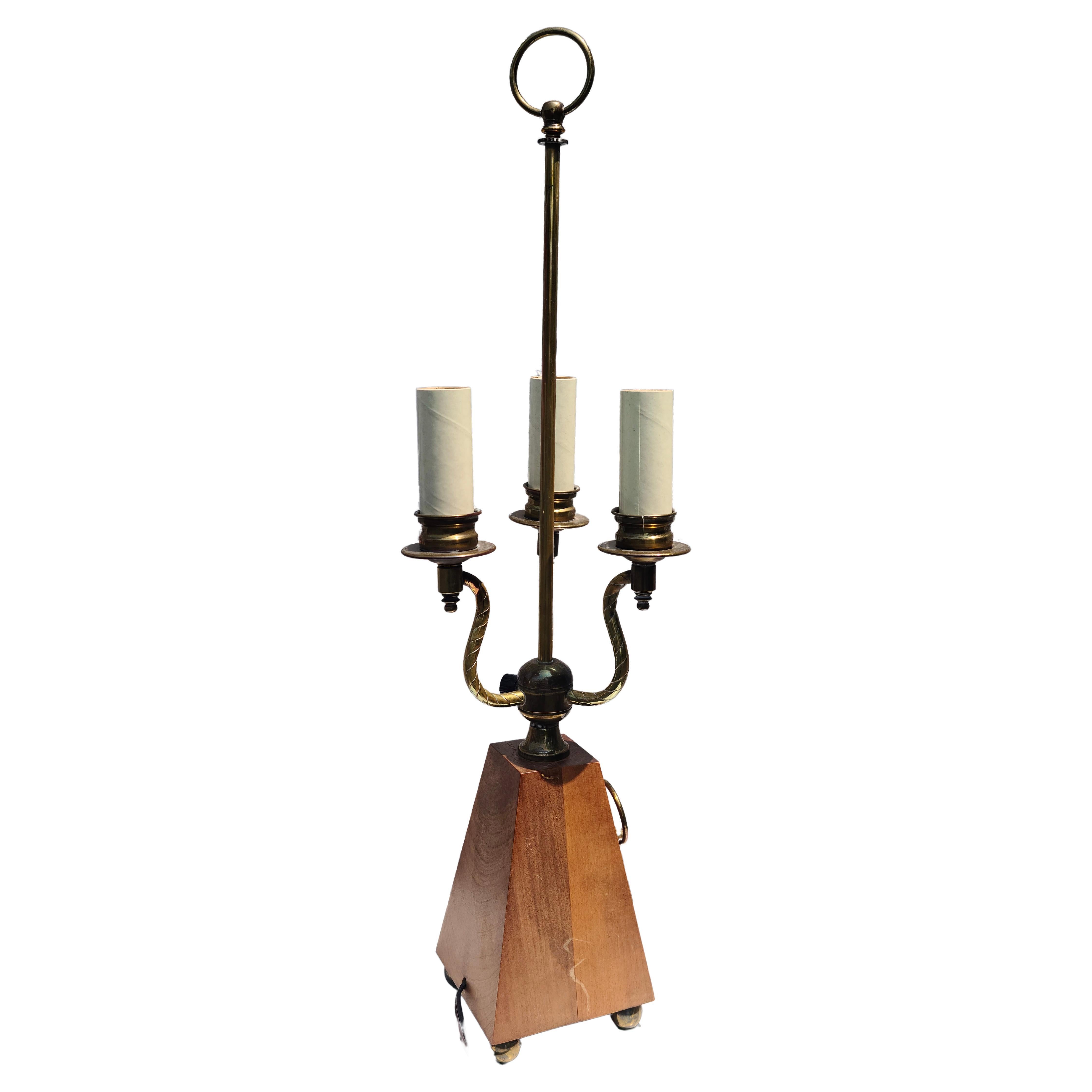 Brass Neoclassical Table Lamp in the style of Tommi Parzinger for Lightolier For Sale