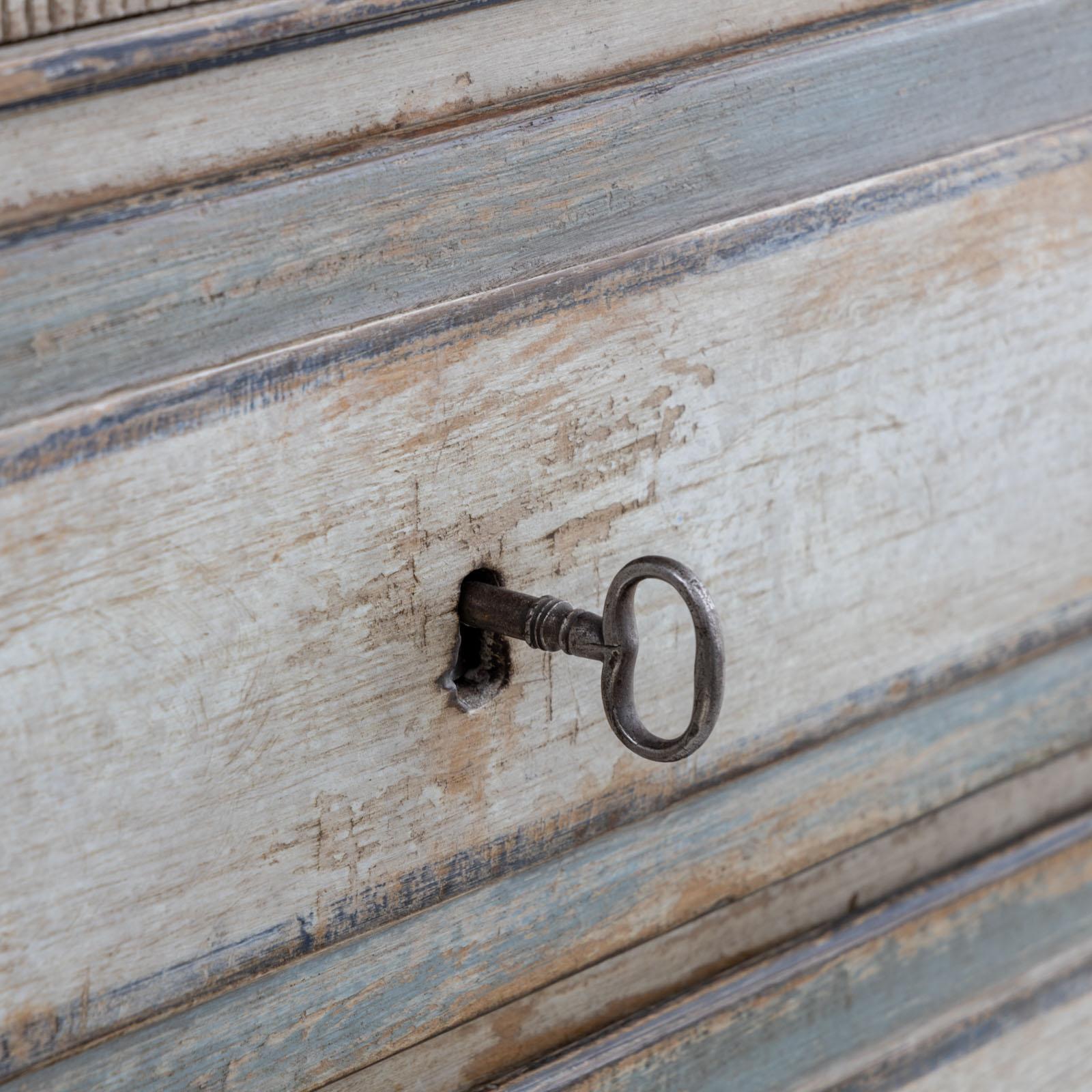 Legno Cassettiera alta neoclassica, Scandinavia, inizio XIX secolo in vendita
