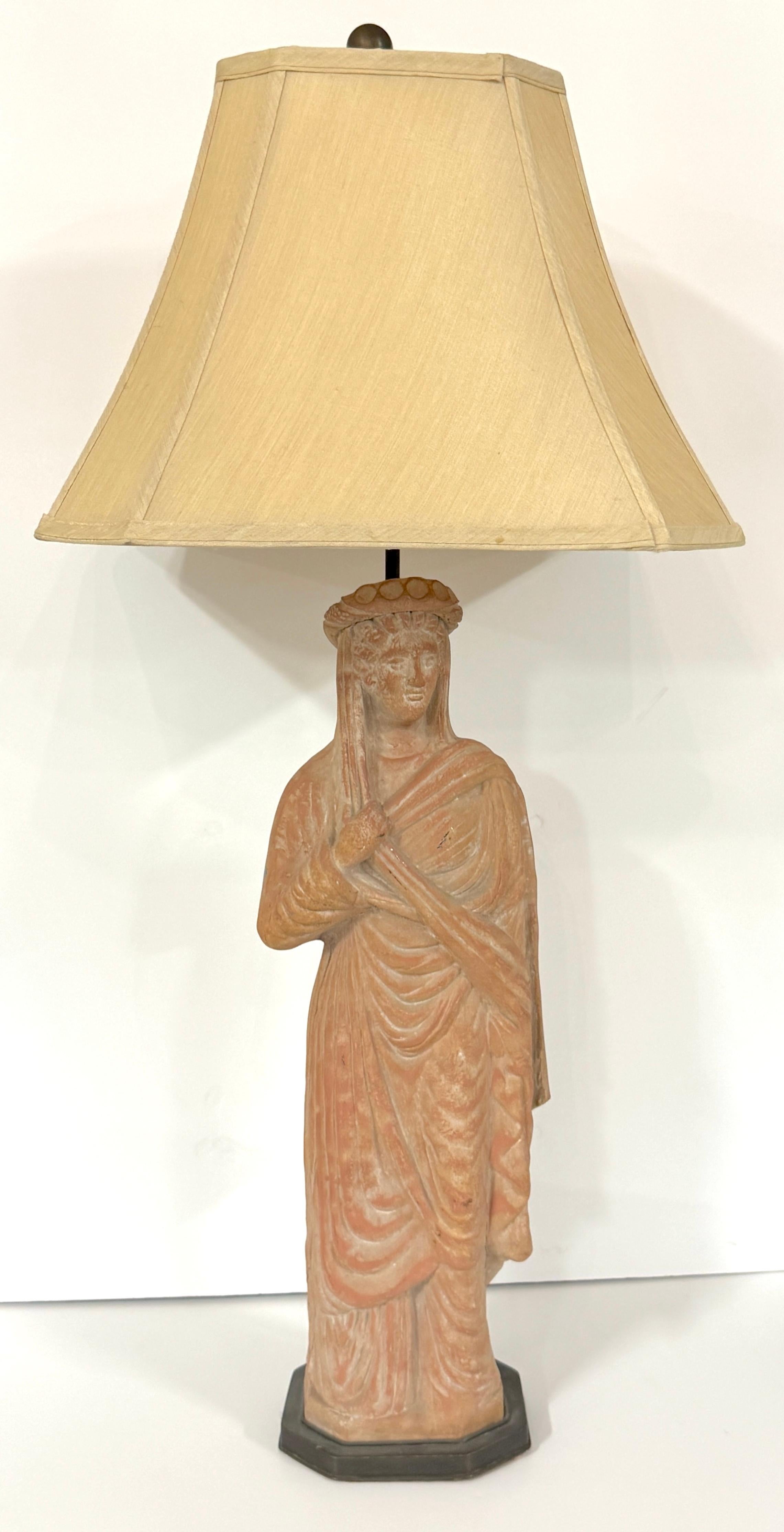 Figura neoclásica de terracota de Hera / Juno como lámpara de mesa, estilo Grand Tour en venta 4