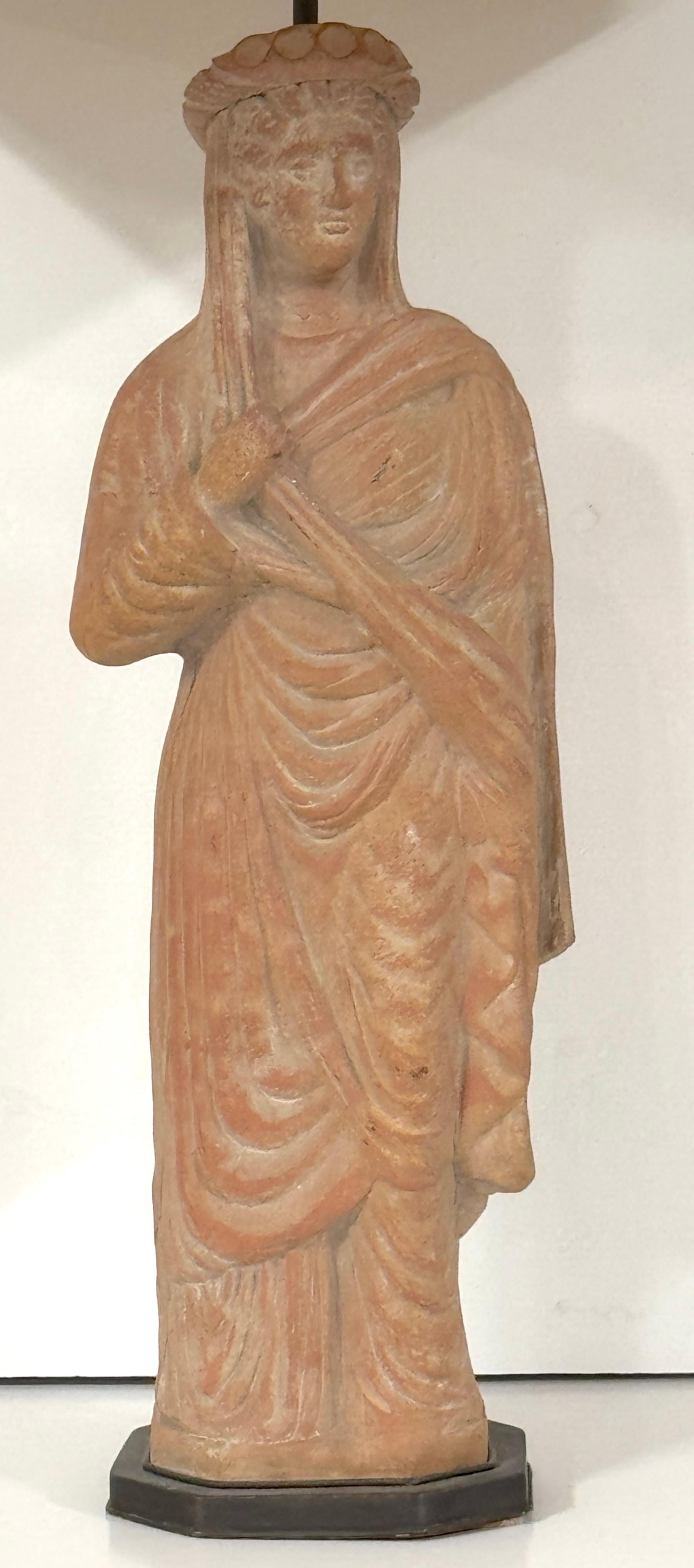 Figura neoclásica de terracota de Hera / Juno como lámpara de mesa, estilo Grand Tour Romano clásico en venta