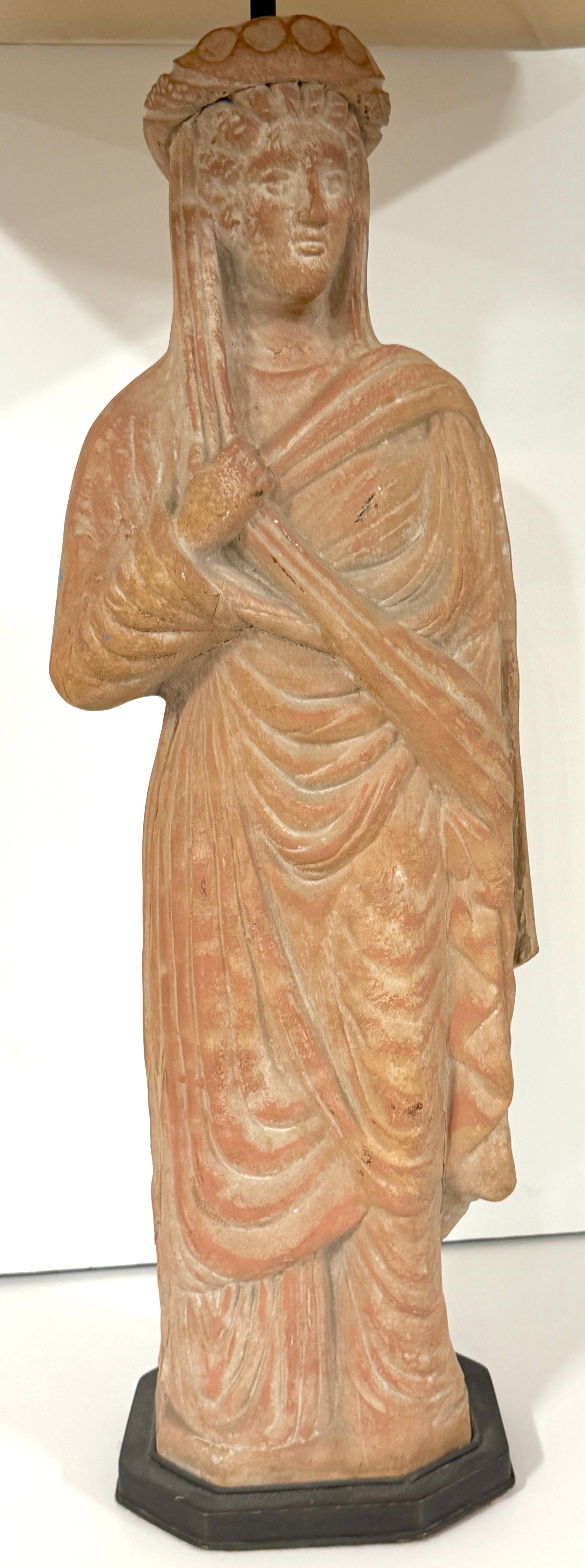 Figura neoclásica de terracota de Hera / Juno como lámpara de mesa, estilo Grand Tour Ennegrecido en venta