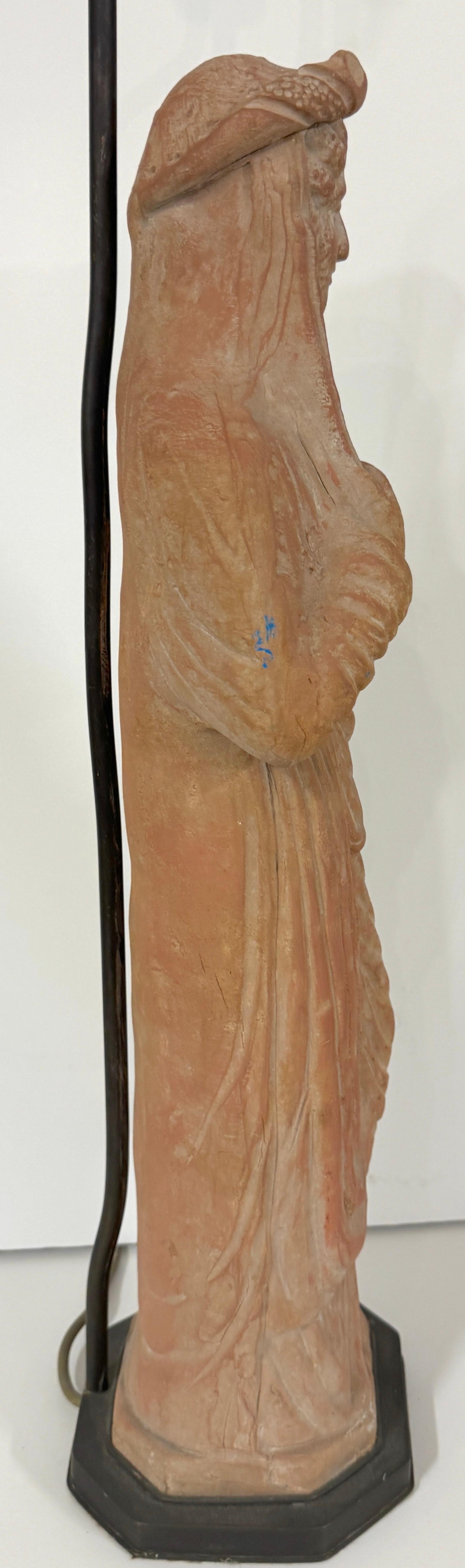 Figura neoclásica de terracota de Hera / Juno como lámpara de mesa, estilo Grand Tour siglo XX en venta