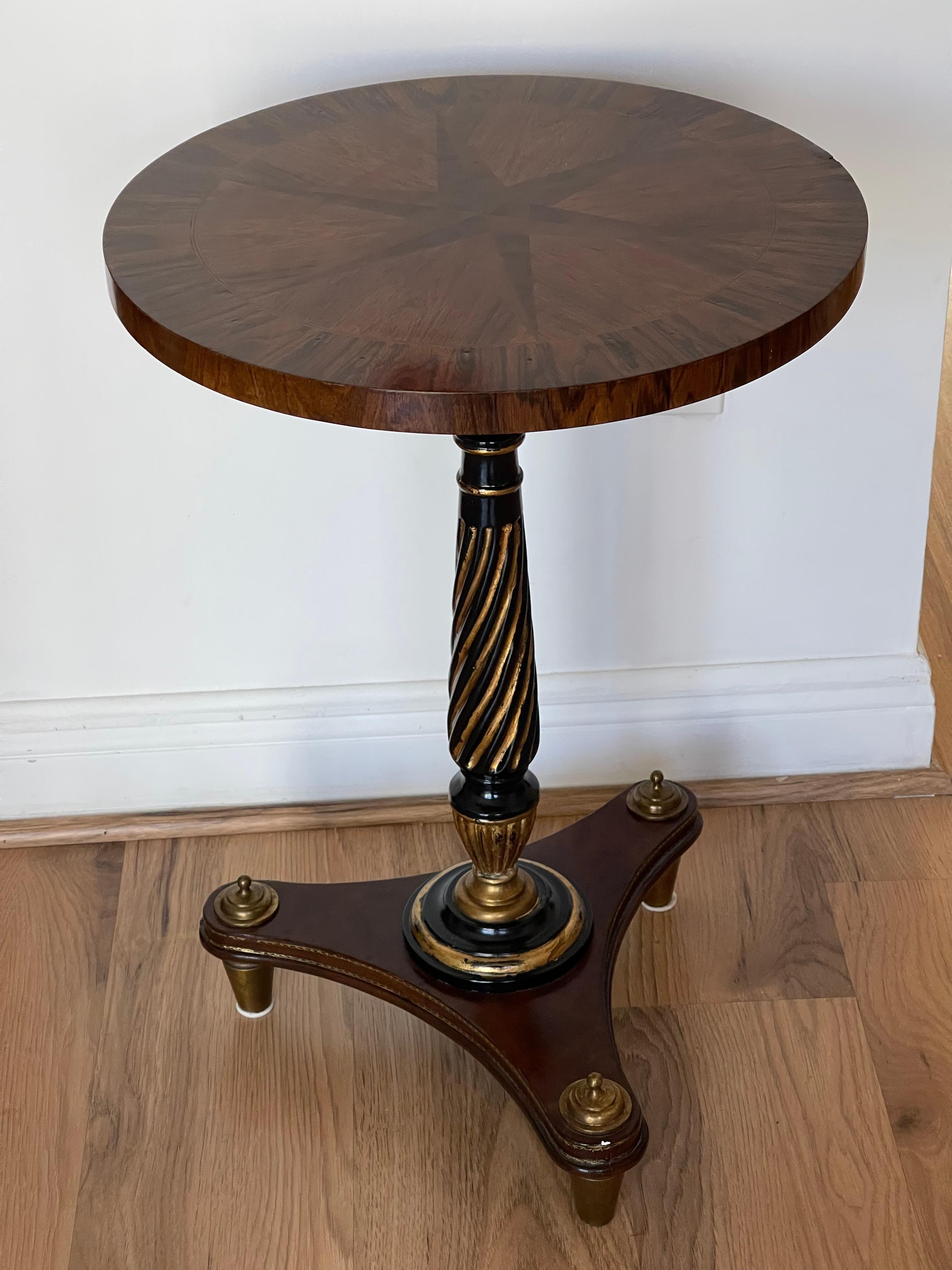 Neoclassical Tevival Round Pedestal Walnut Side Table with Inlay In Good Condition For Sale In Boca Raton, FL