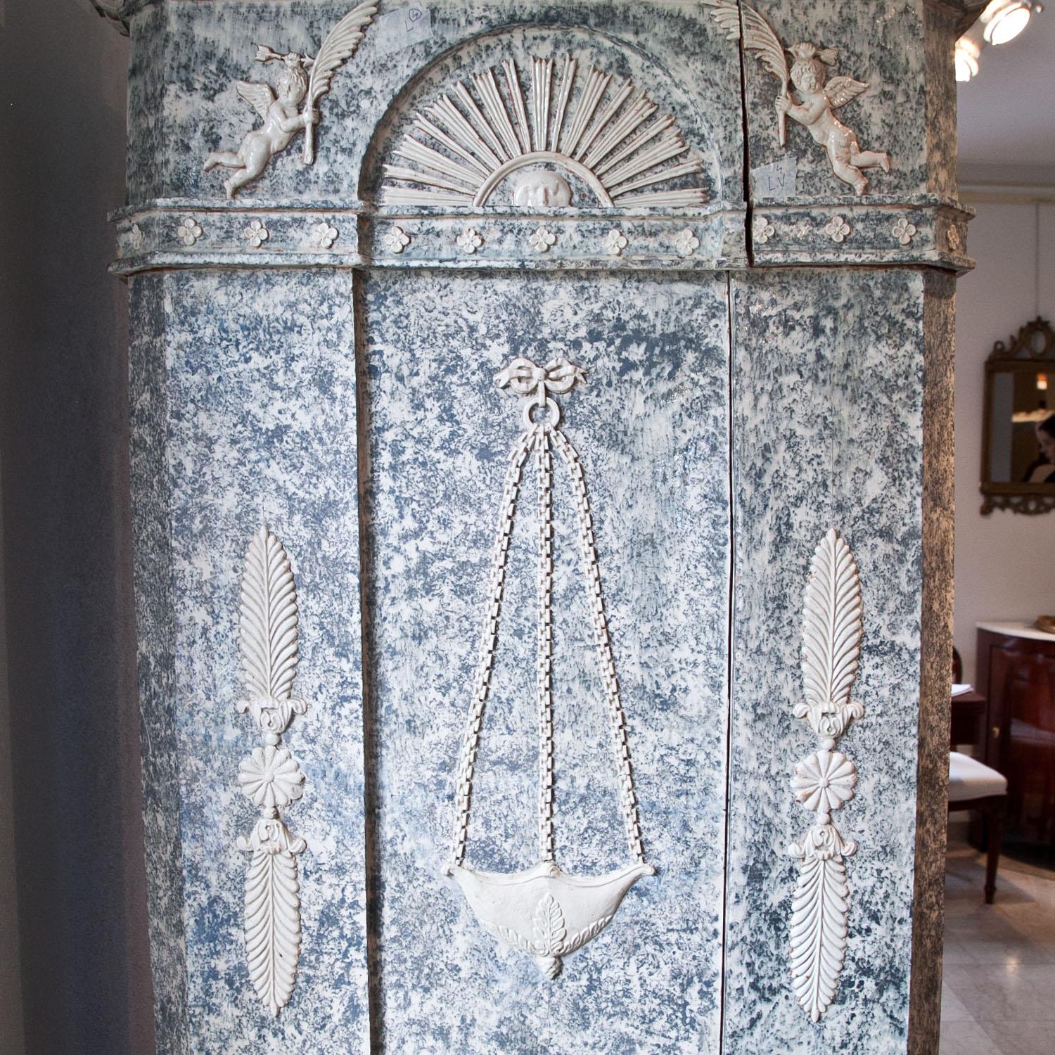 Neoclassical Tiled Stove, Prob. Austria, 1st Third of the 19th Century im Zustand „Relativ gut“ in Greding, DE