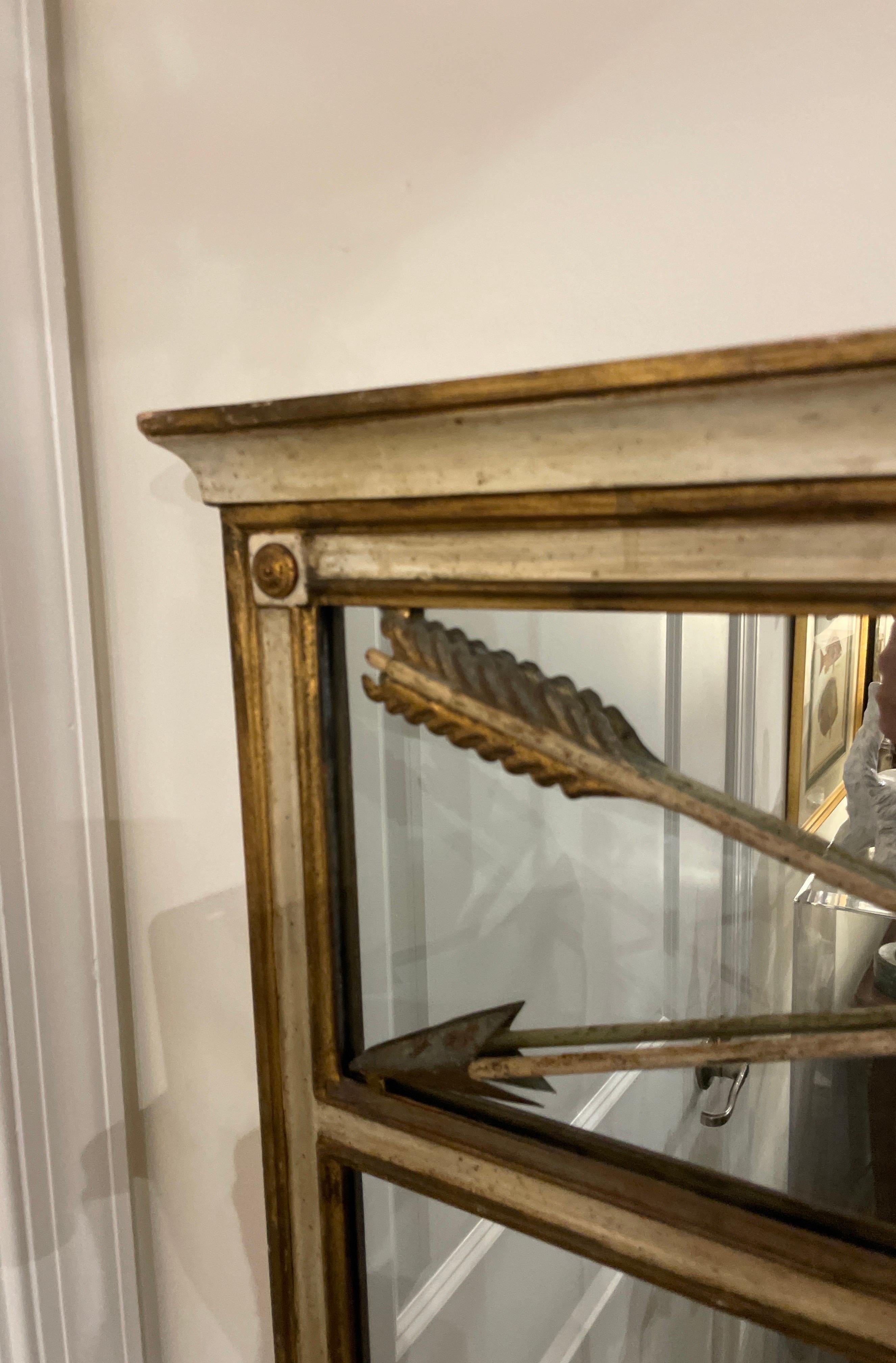 Espejo neoclásico de flechas cruzadas estilo Trumeau de Palladio Italiano en venta