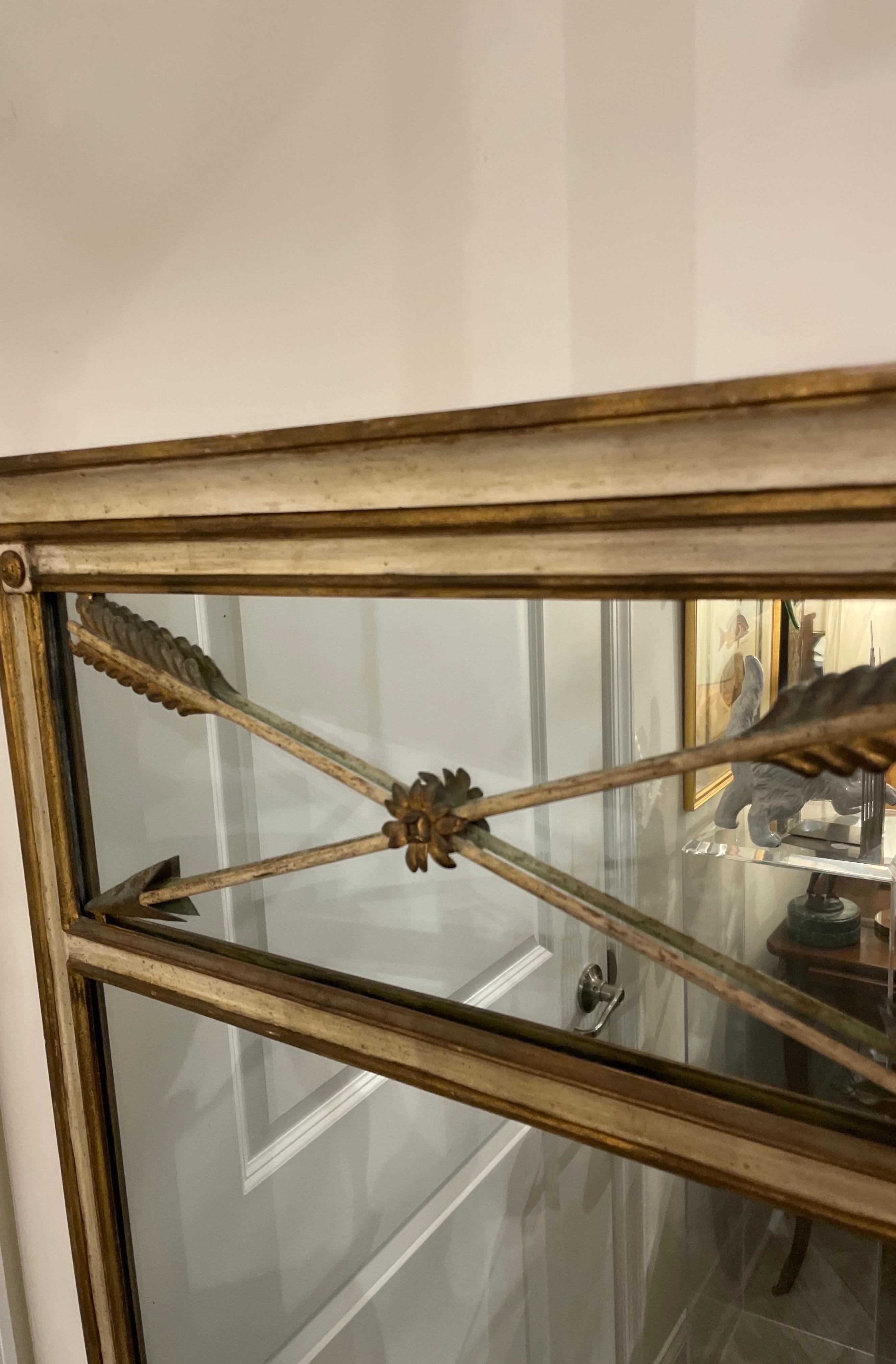 Espejo neoclásico de flechas cruzadas estilo Trumeau de Palladio en Bueno estado para la venta en West Palm Beach, FL
