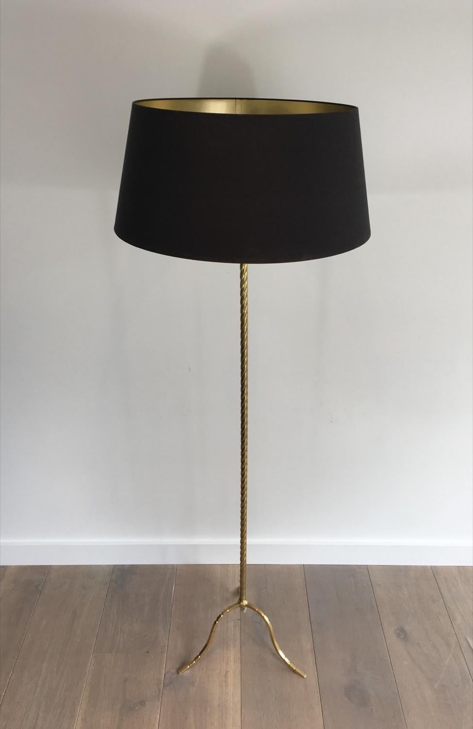 Neoclassical Twisted Brass Floor Lamp, circa 1960 In Good Condition In Marcq-en-Barœul, Hauts-de-France