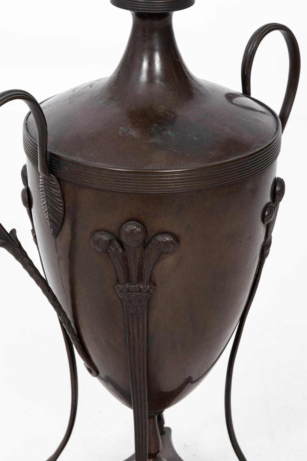 Lampe de table Urne néoclassique 4