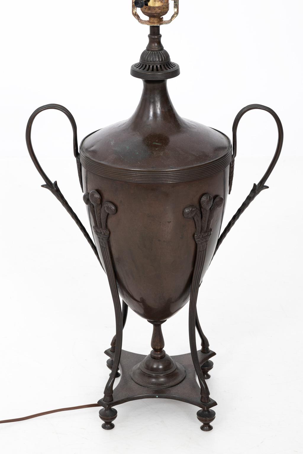 Bronze Lampe de table Urne néoclassique
